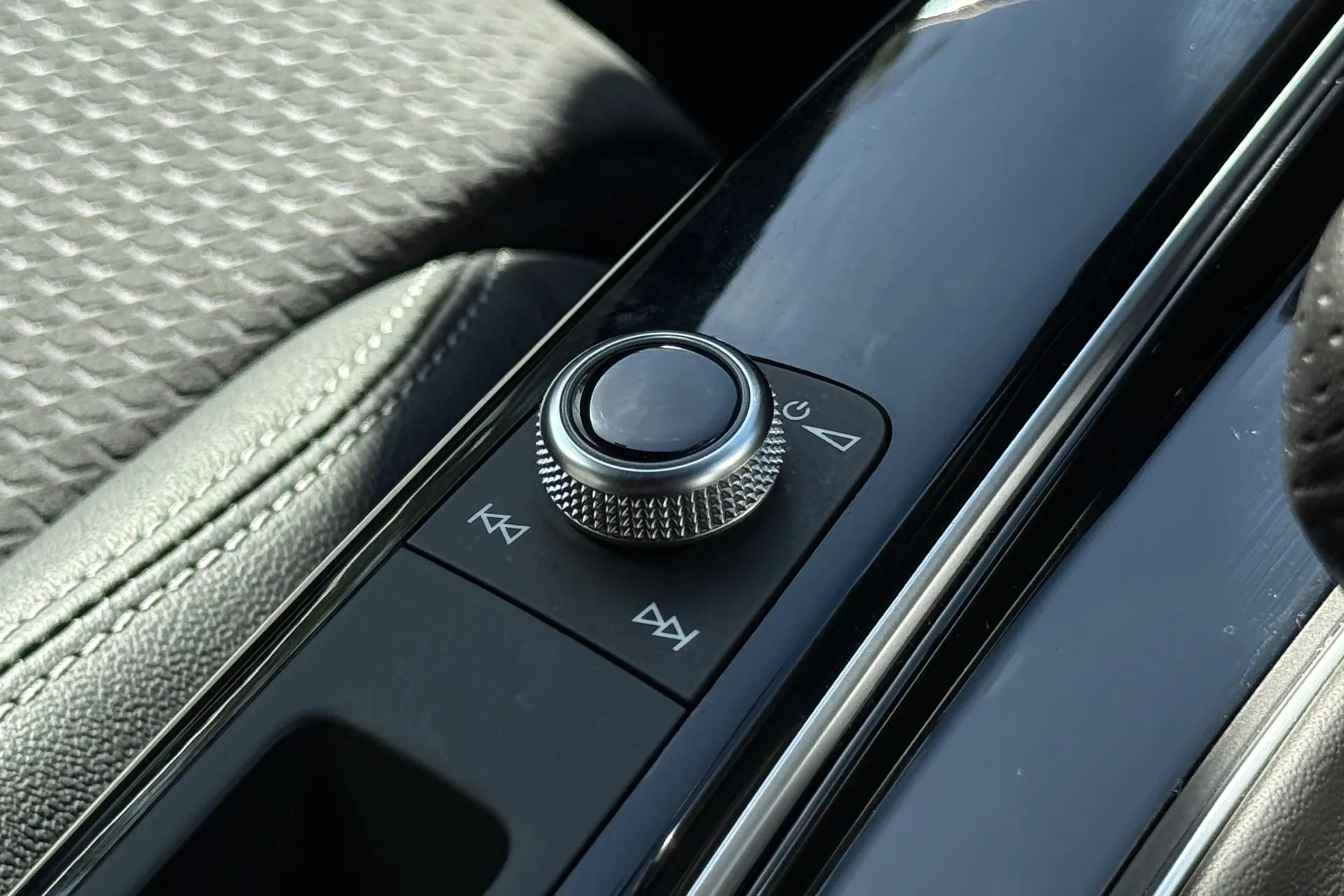 Audi A4 thumbnail image number 30
