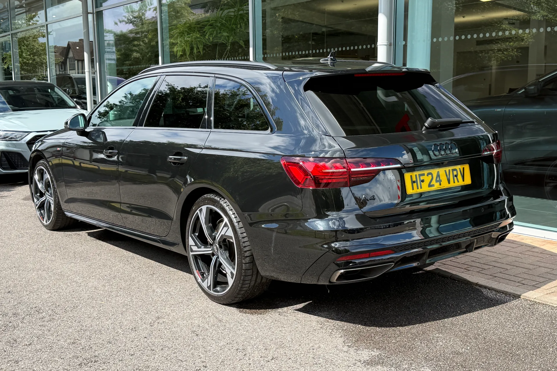 Audi A4 thumbnail image number 9