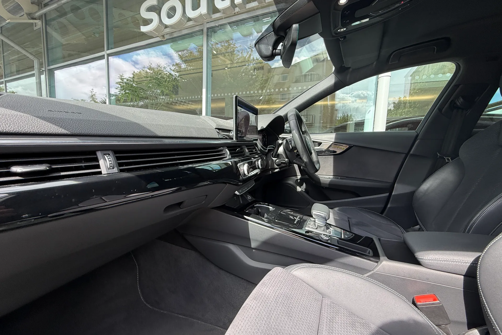 Audi A4 thumbnail image number 21