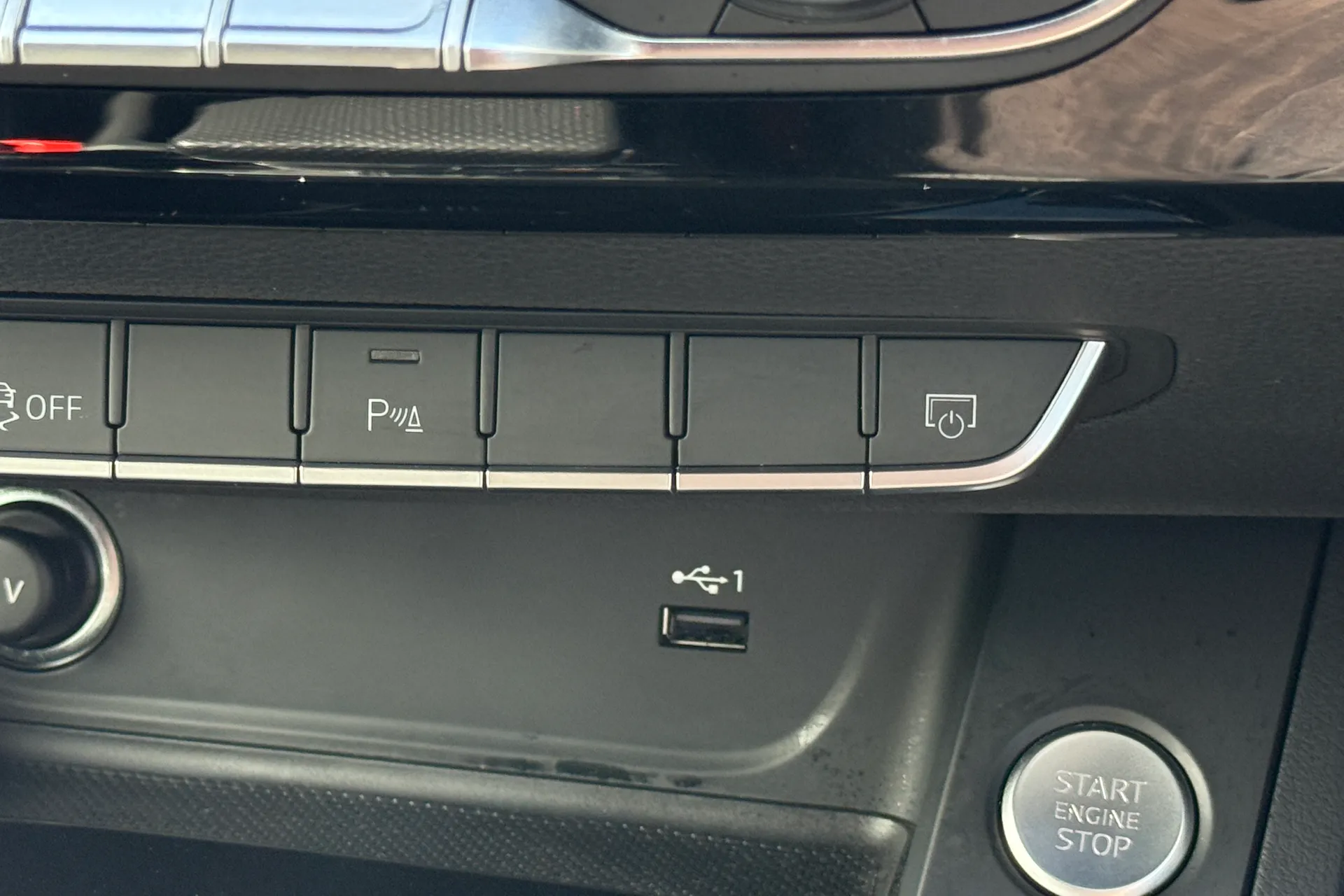 Audi A4 thumbnail image number 23