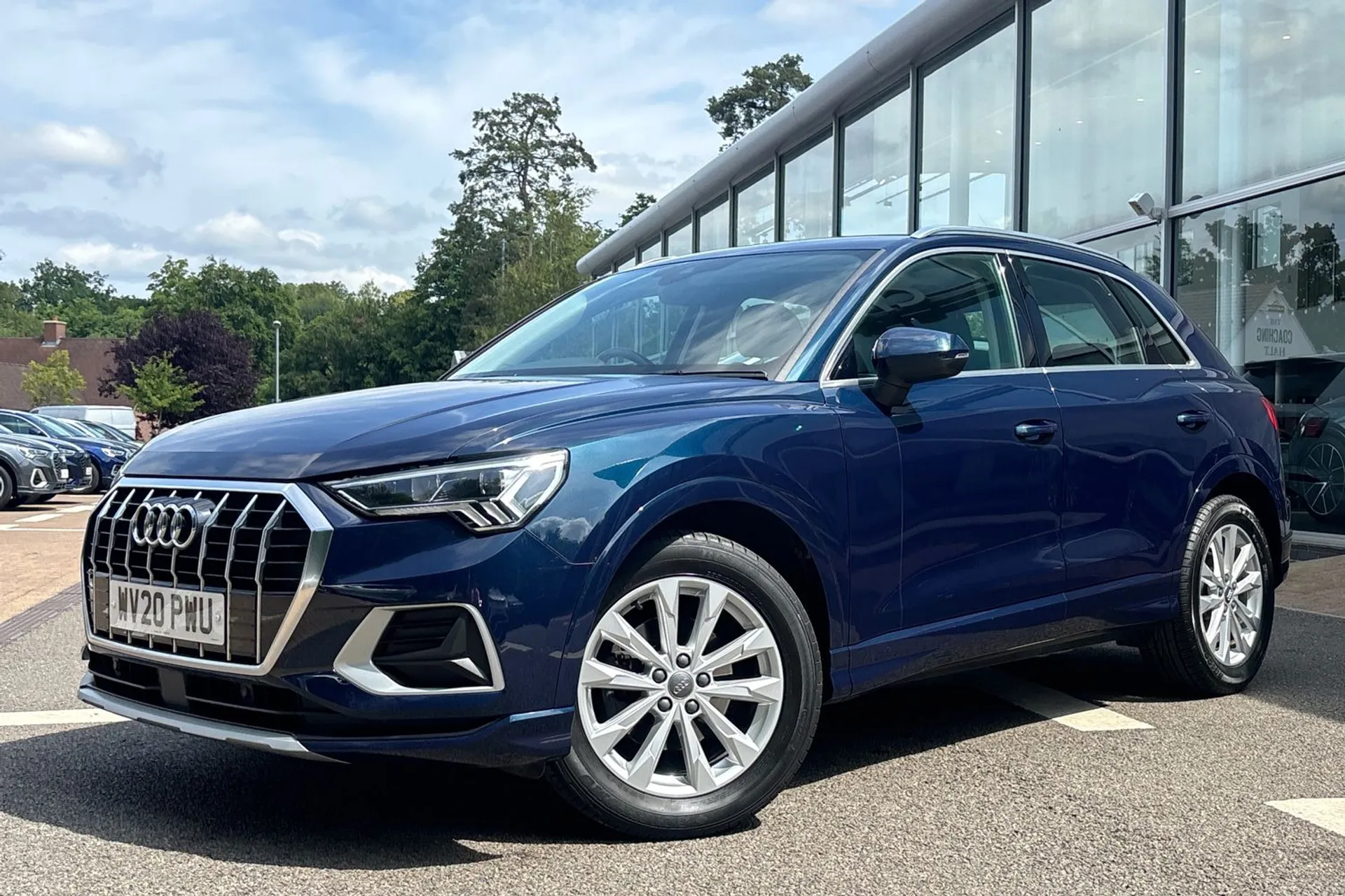 Audi Q3 thumbnail image number 10