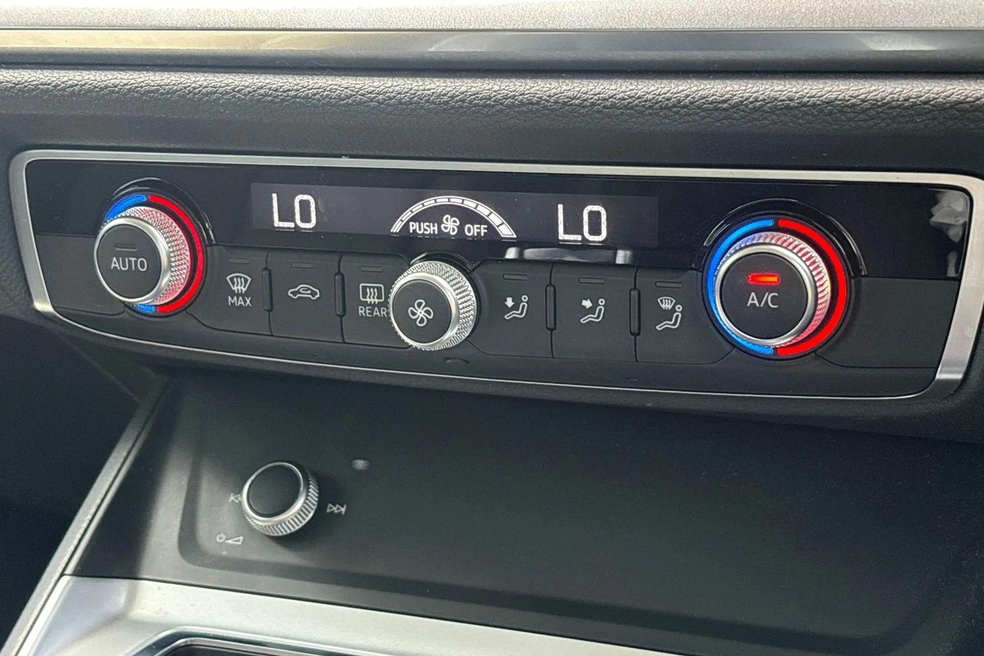 Audi Q3 thumbnail image number 39