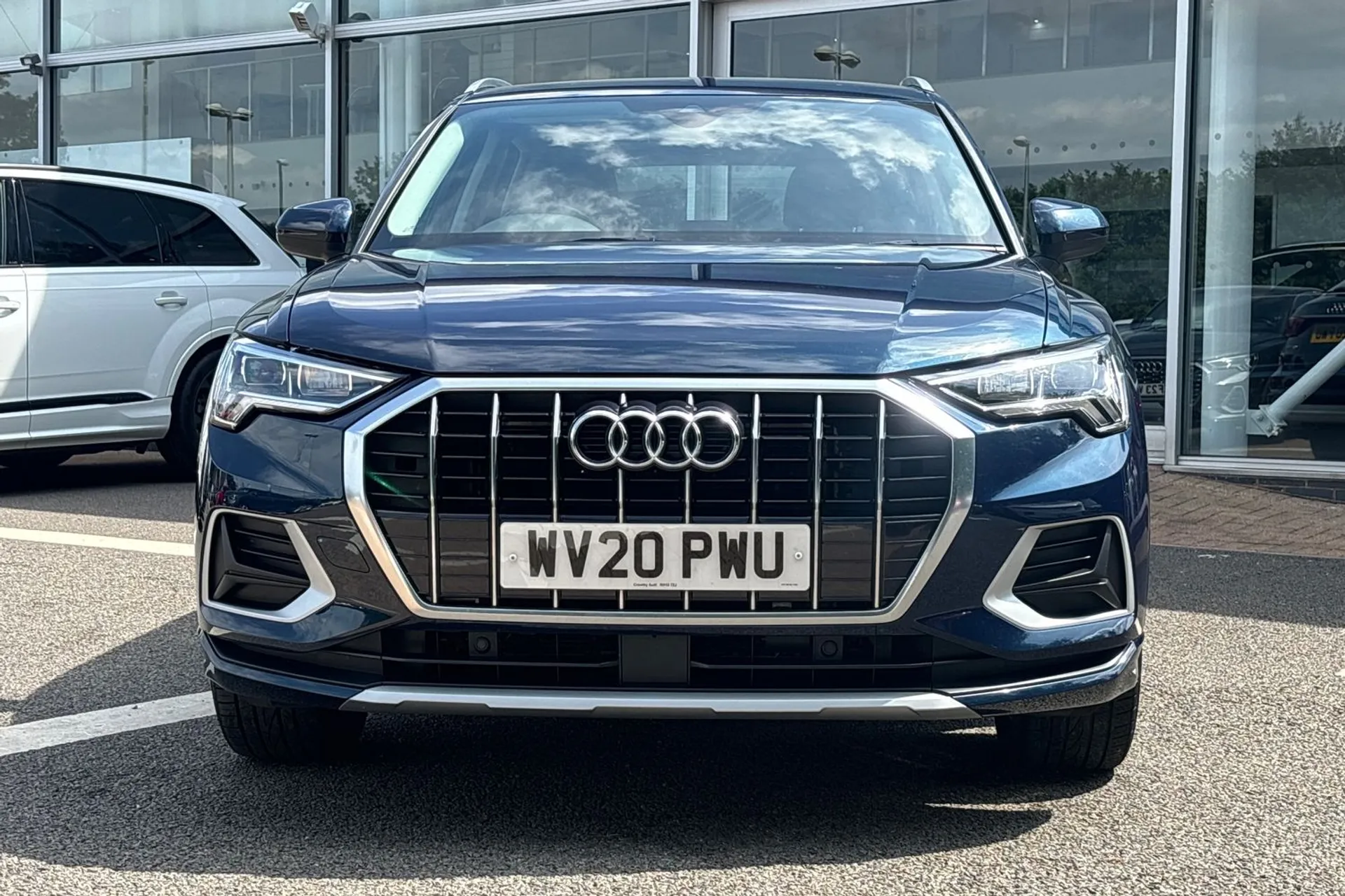 Audi Q3 thumbnail image number 11