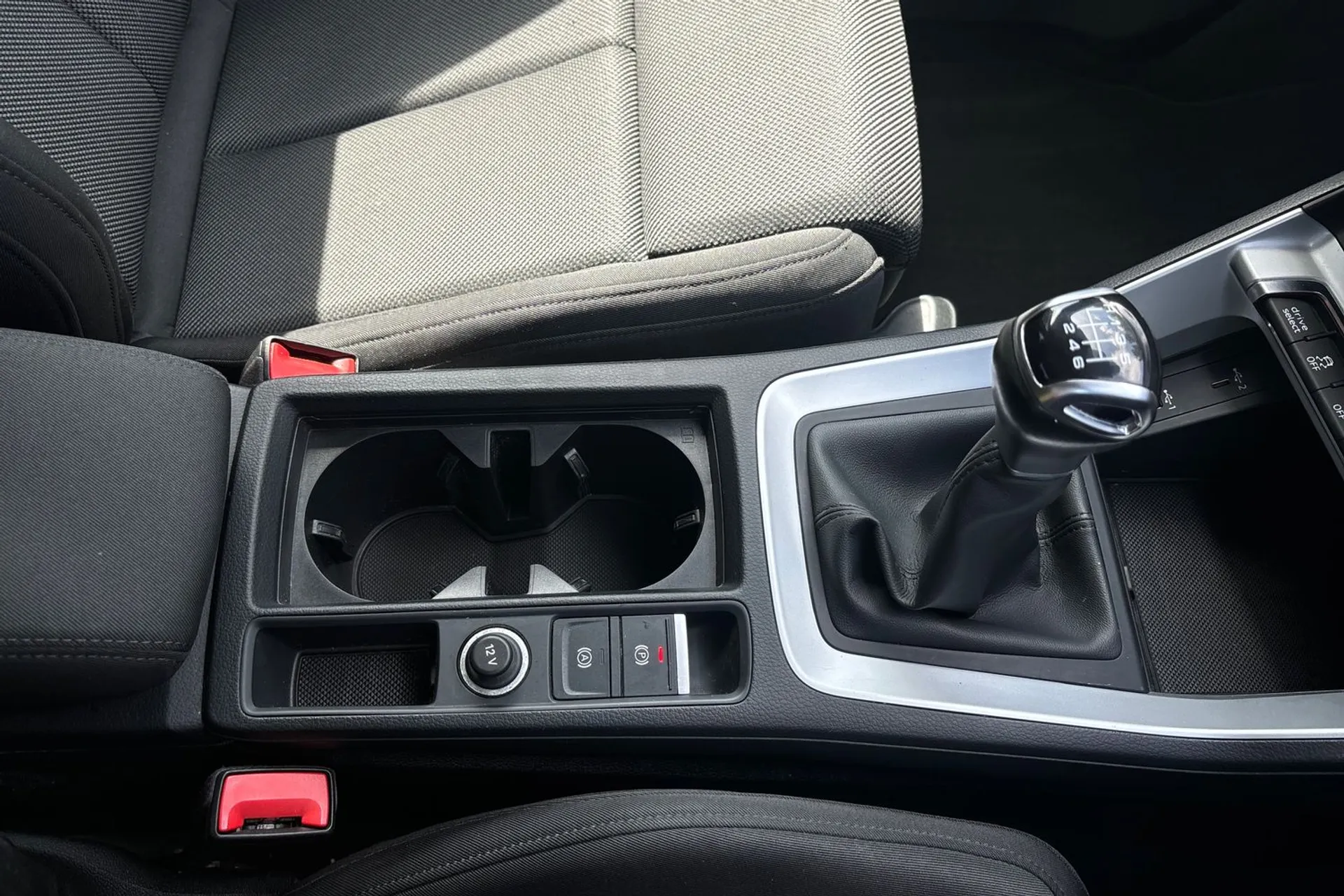 Audi Q3 thumbnail image number 43