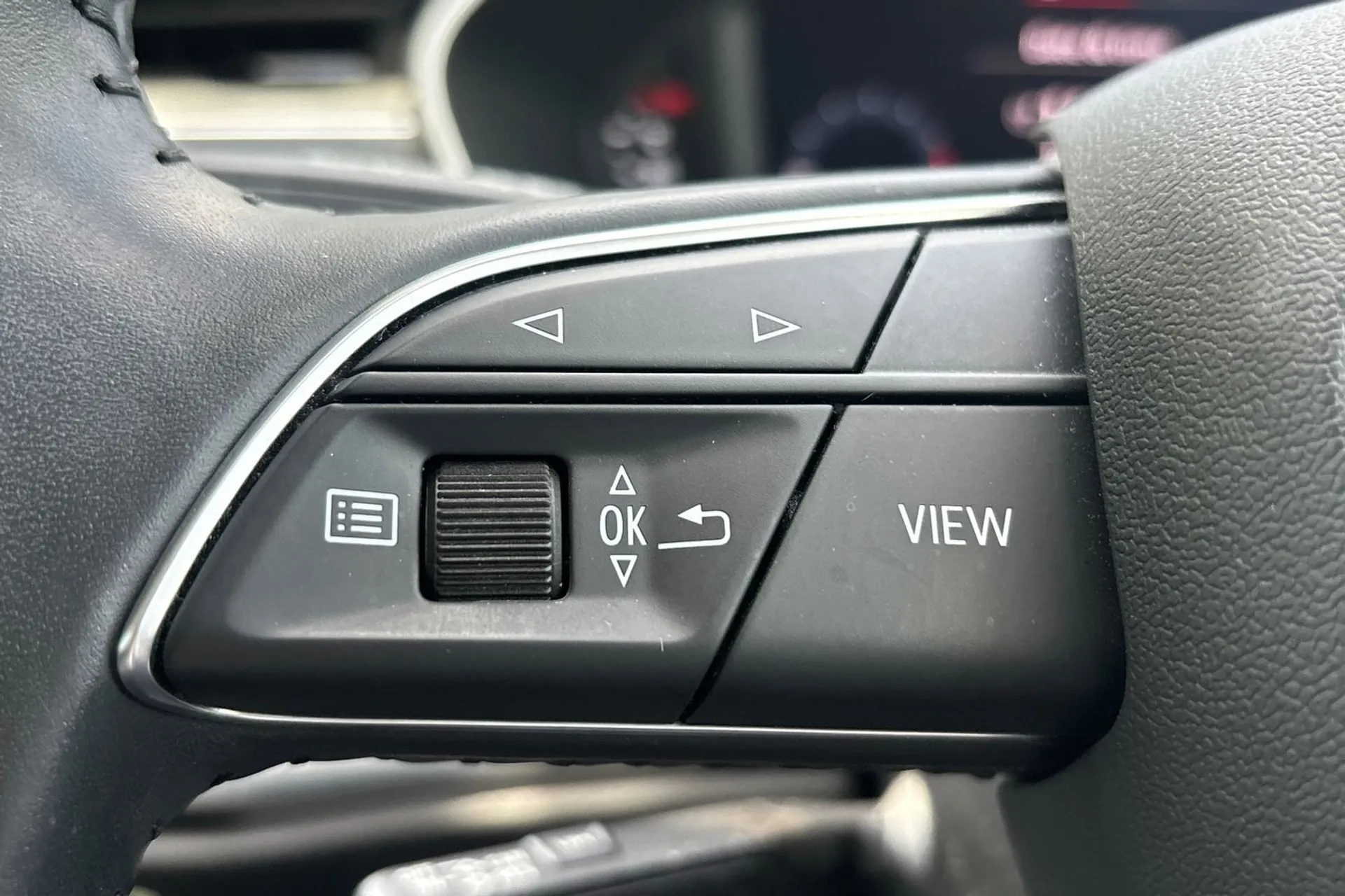Audi Q3 thumbnail image number 36