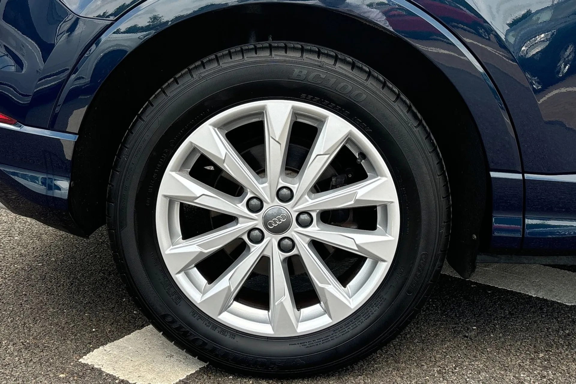 Audi Q3 thumbnail image number 12