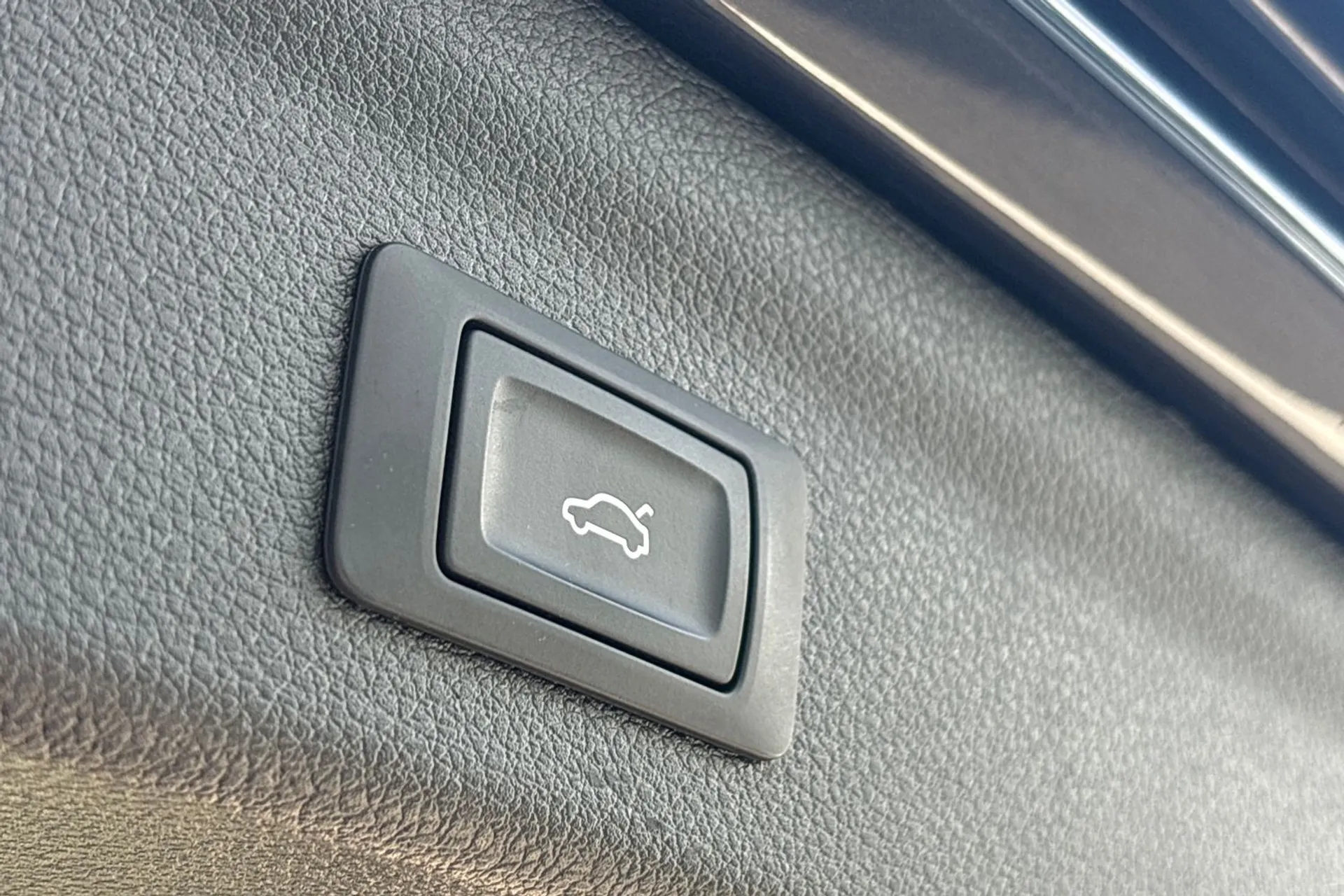 Audi Q3 thumbnail image number 19