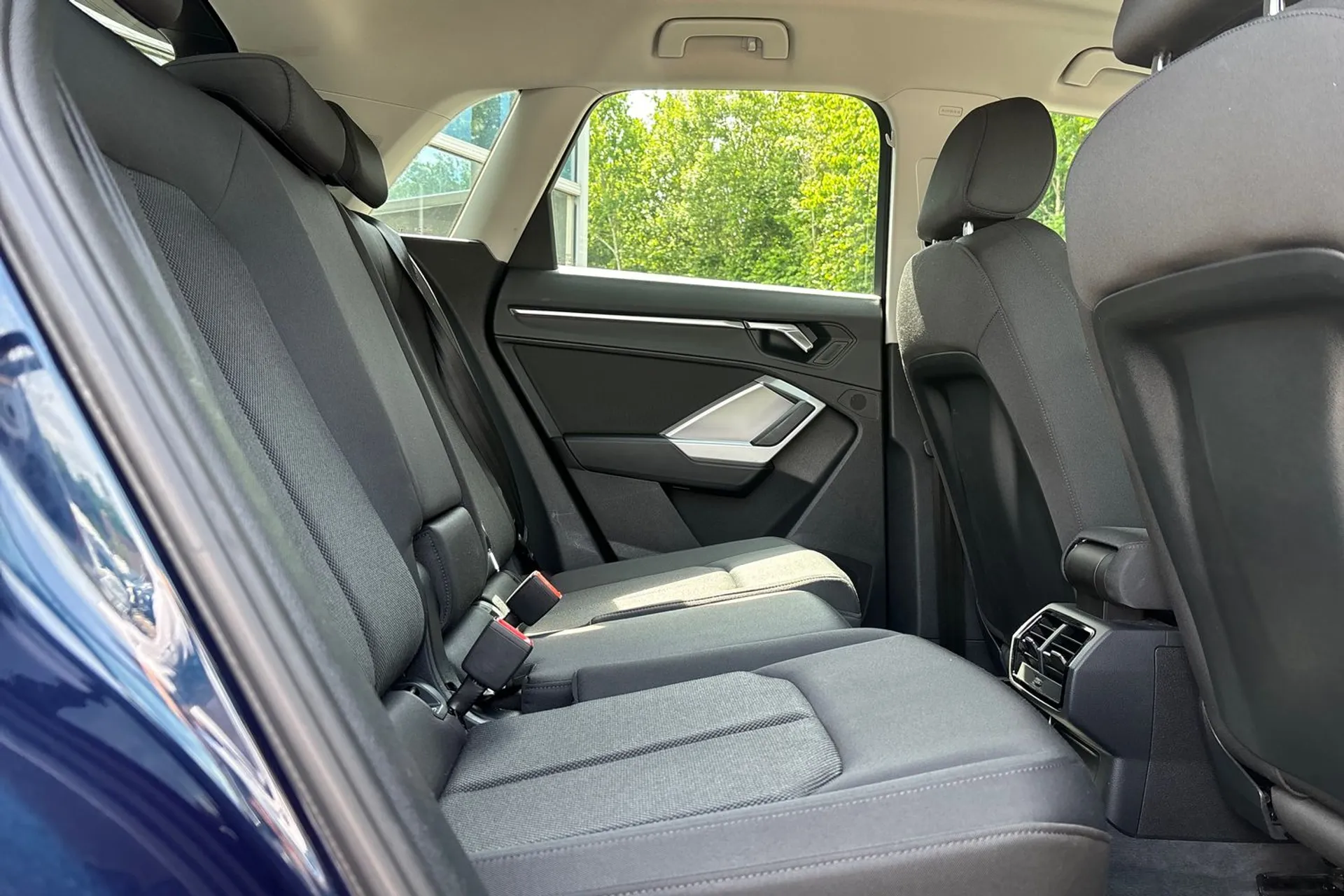 Audi Q3 thumbnail image number 21