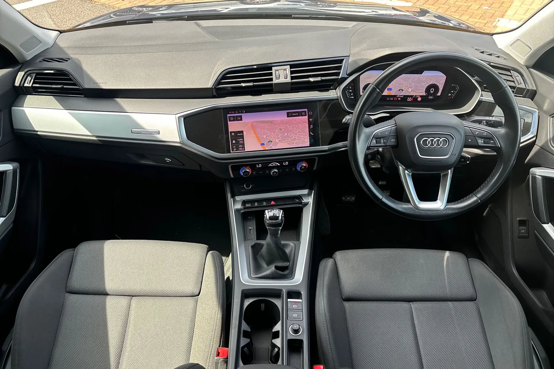 Audi Q3 thumbnail image number 31