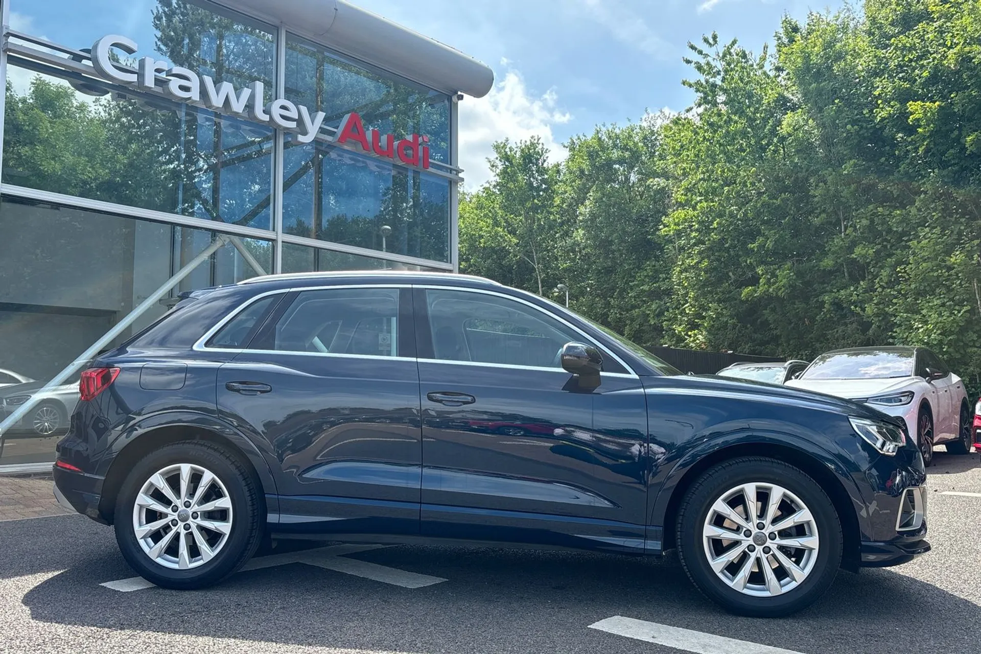 Audi Q3 thumbnail image number 2
