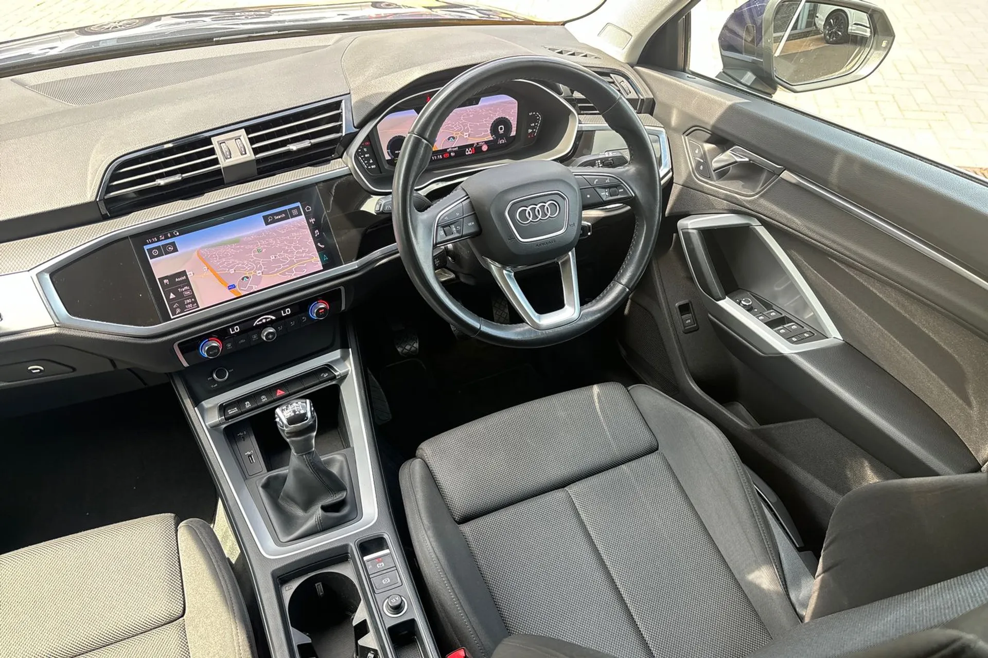 Audi Q3 thumbnail image number 33