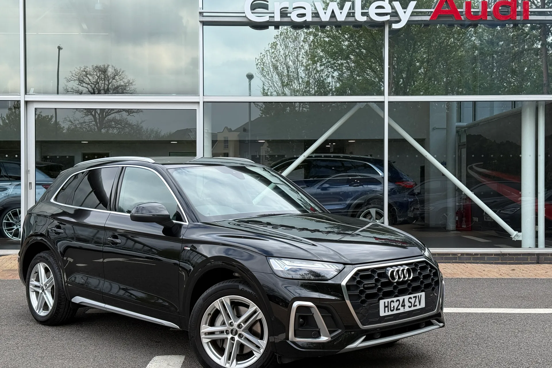 Audi Q5 focused image