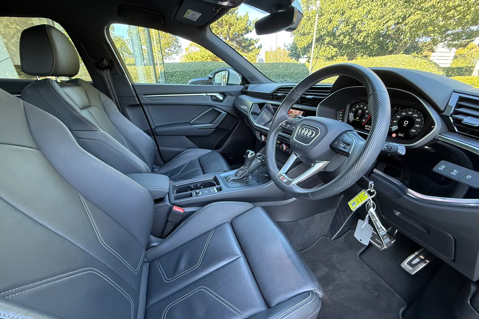 Audi Q3 thumbnail image number 15