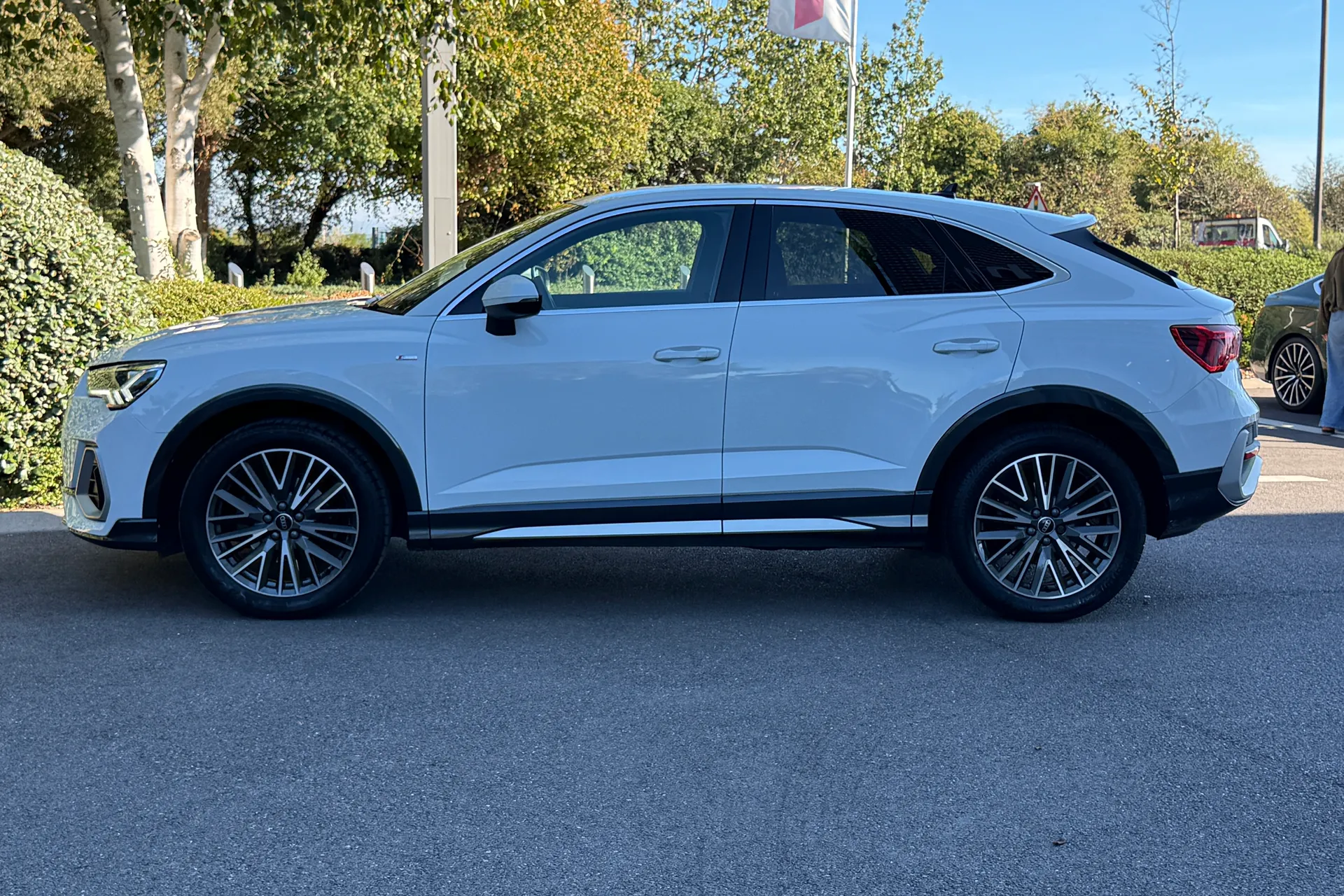 Audi Q3 thumbnail image number 2