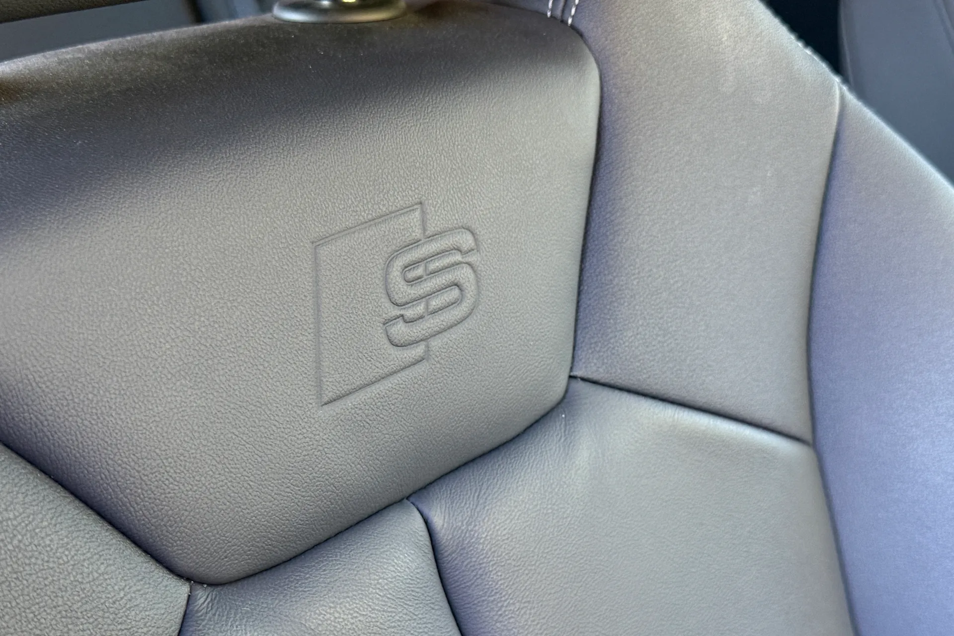Audi Q3 thumbnail image number 23