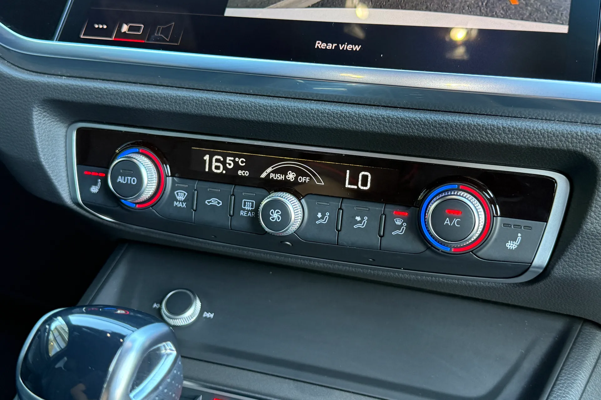 Audi Q3 thumbnail image number 21