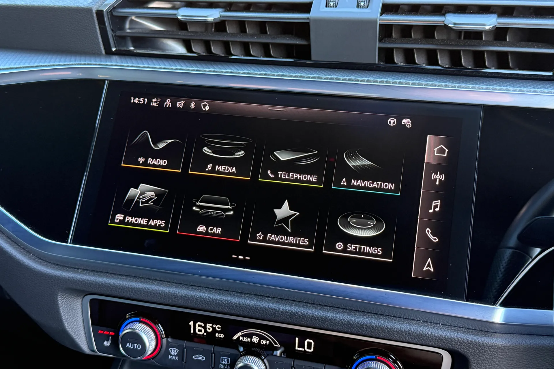 Audi Q3 thumbnail image number 13