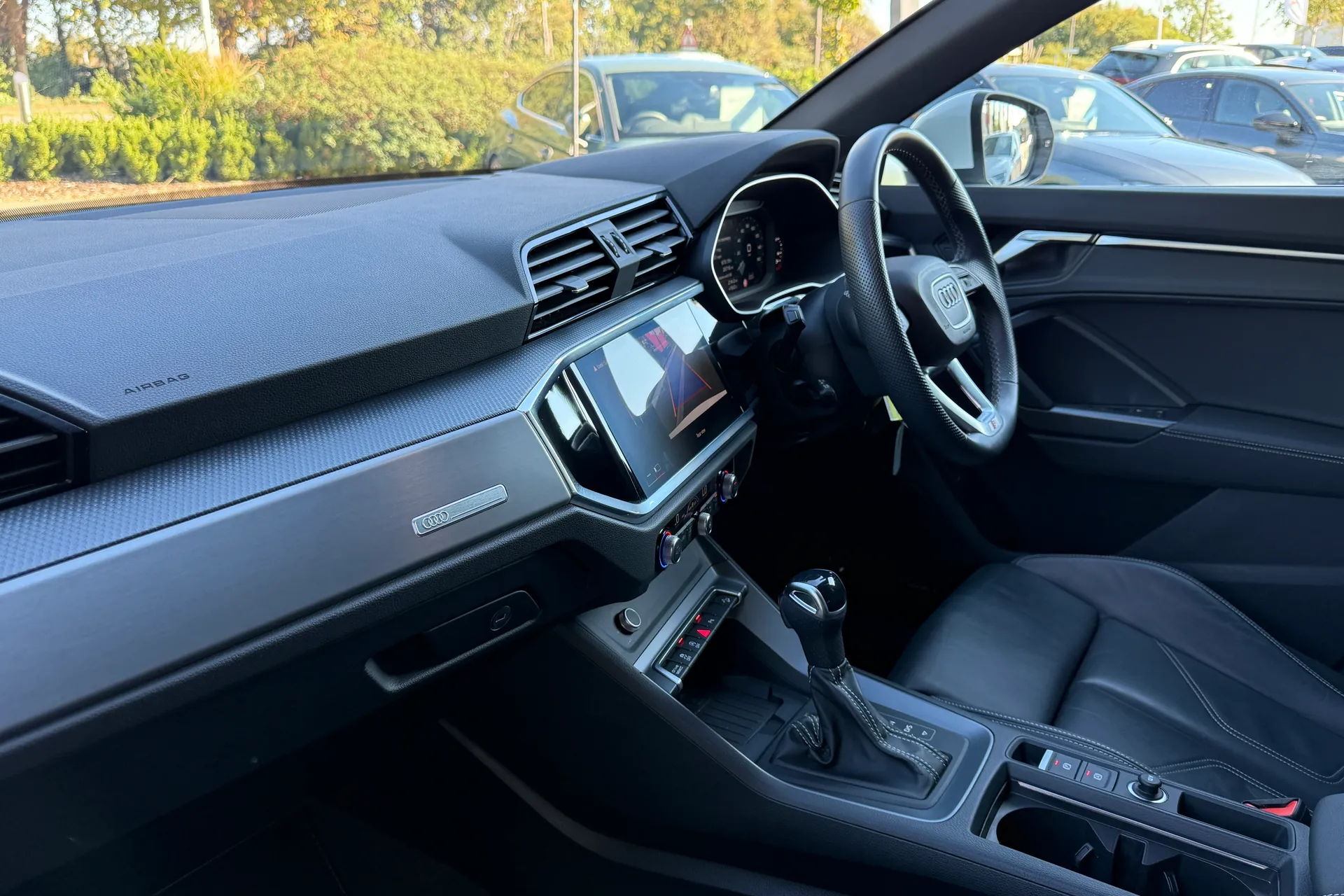 Audi Q3 thumbnail image number 28