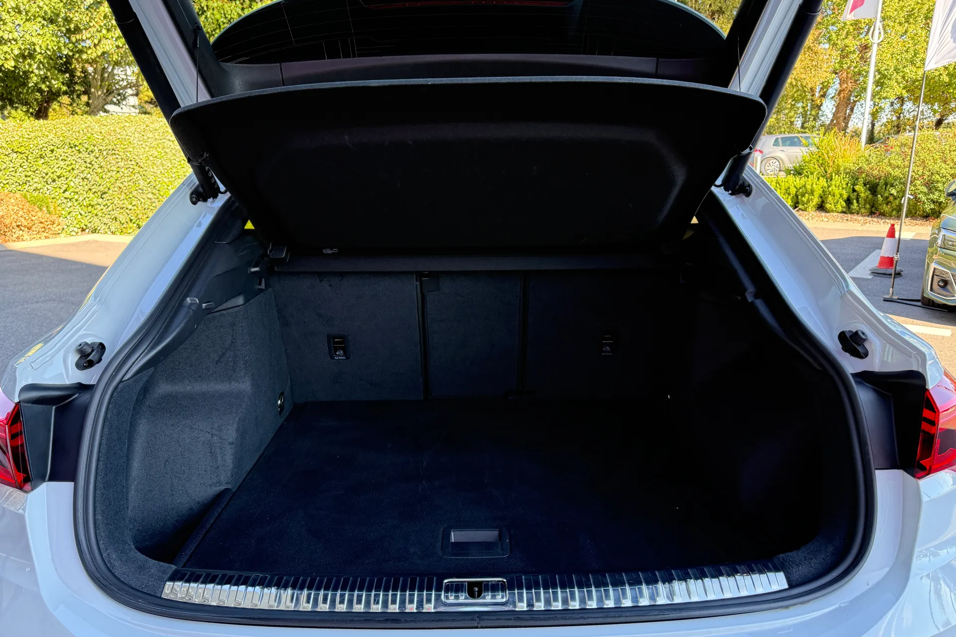Audi Q3 thumbnail image number 42