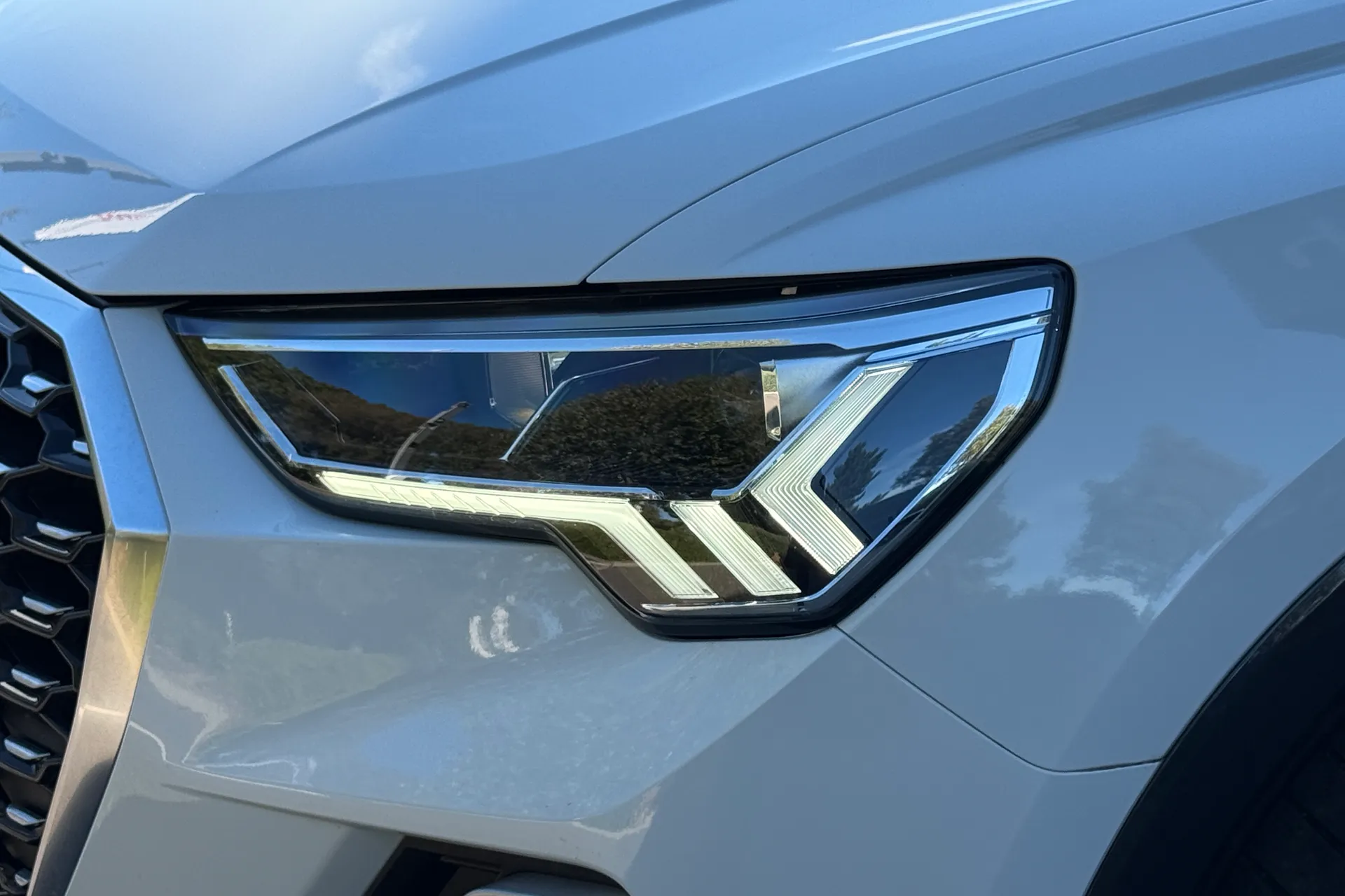Audi Q3 thumbnail image number 25