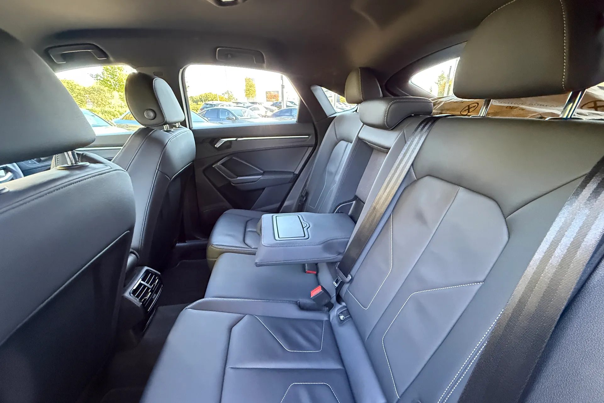 Audi Q3 thumbnail image number 36