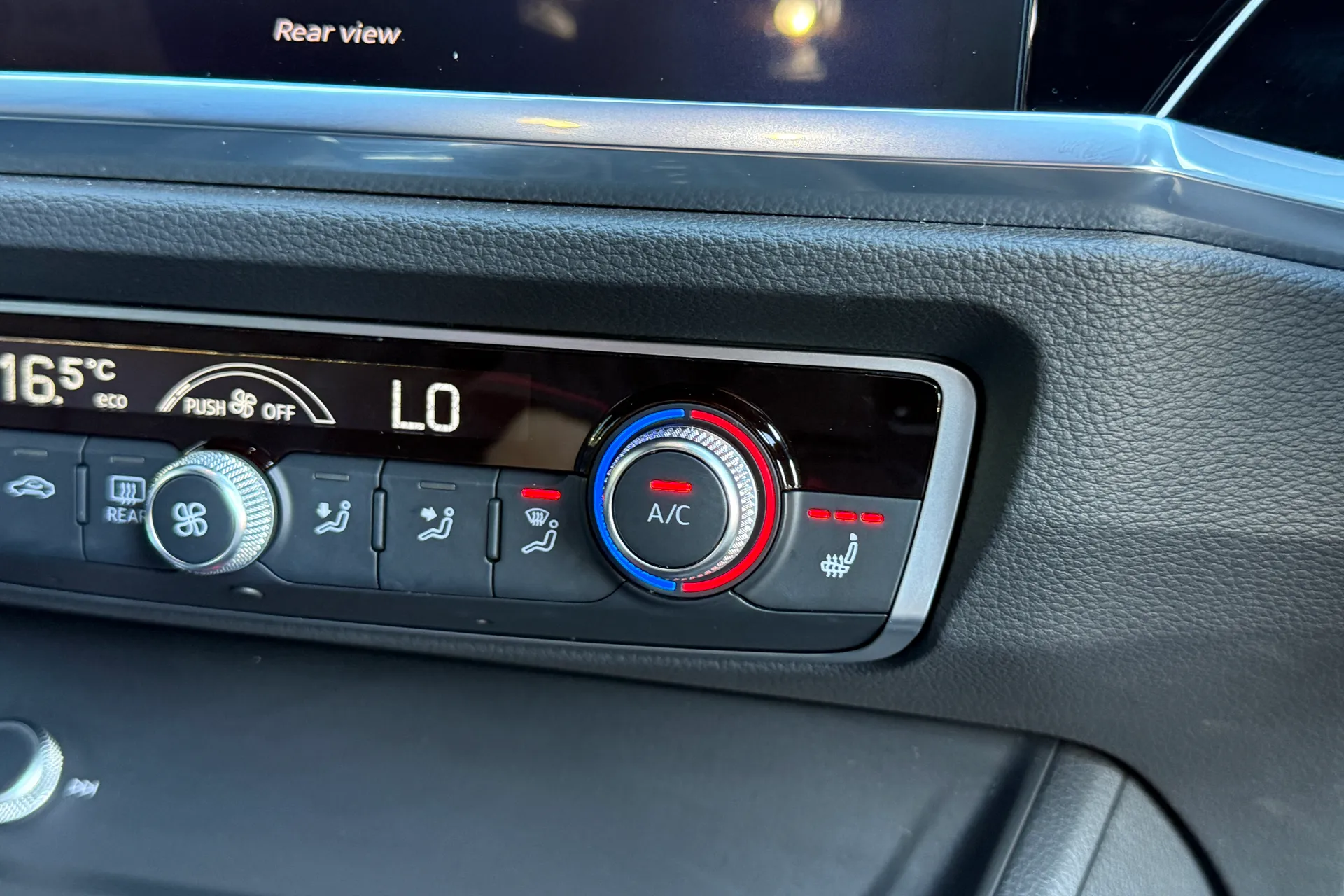 Audi Q3 thumbnail image number 26