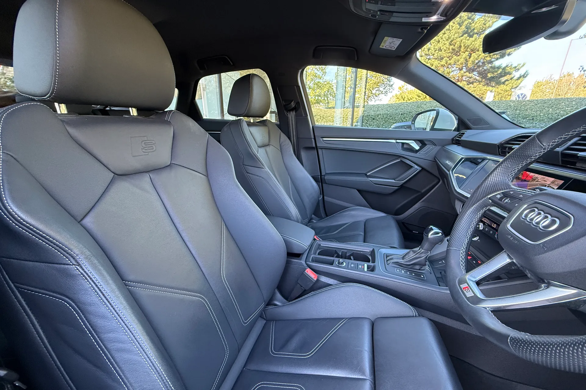 Audi Q3 thumbnail image number 19