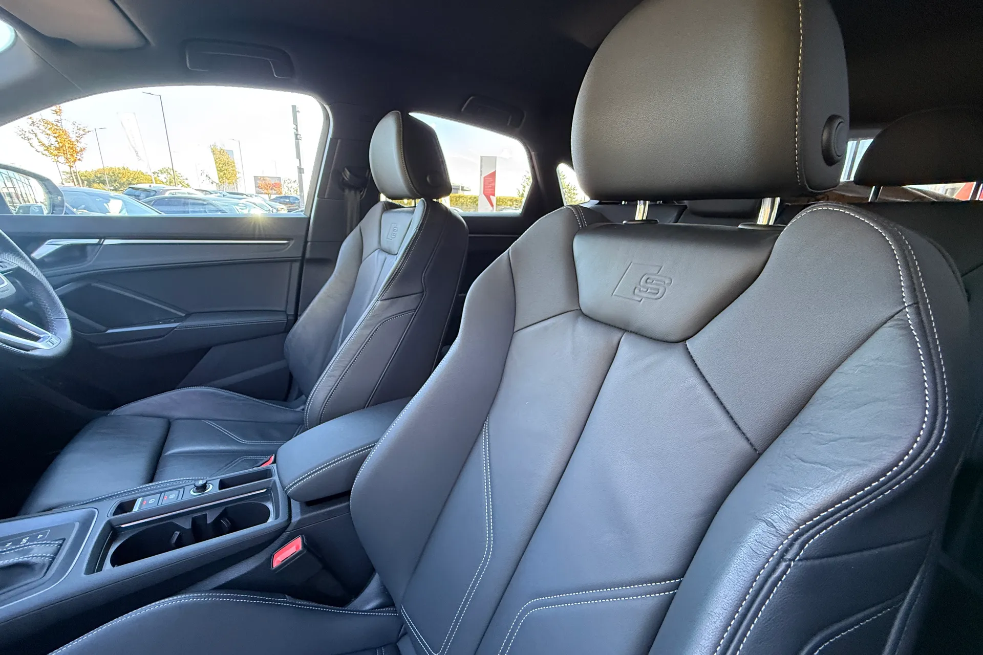 Audi Q3 thumbnail image number 32