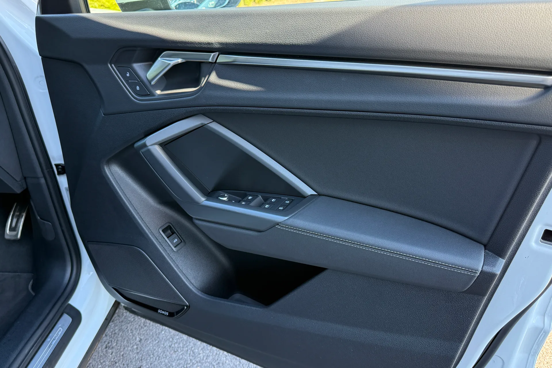 Audi Q3 thumbnail image number 20