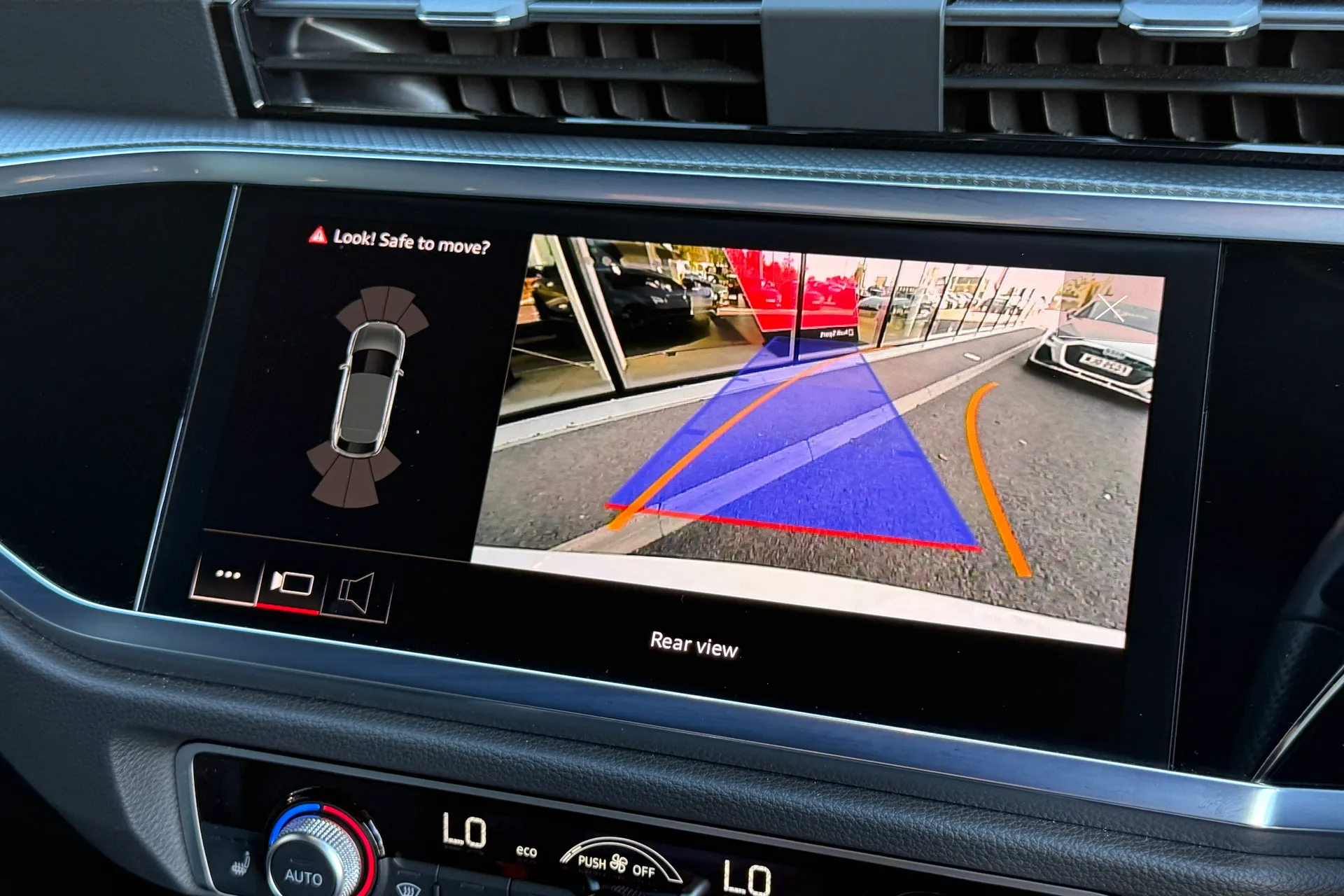 Audi Q3 thumbnail image number 3