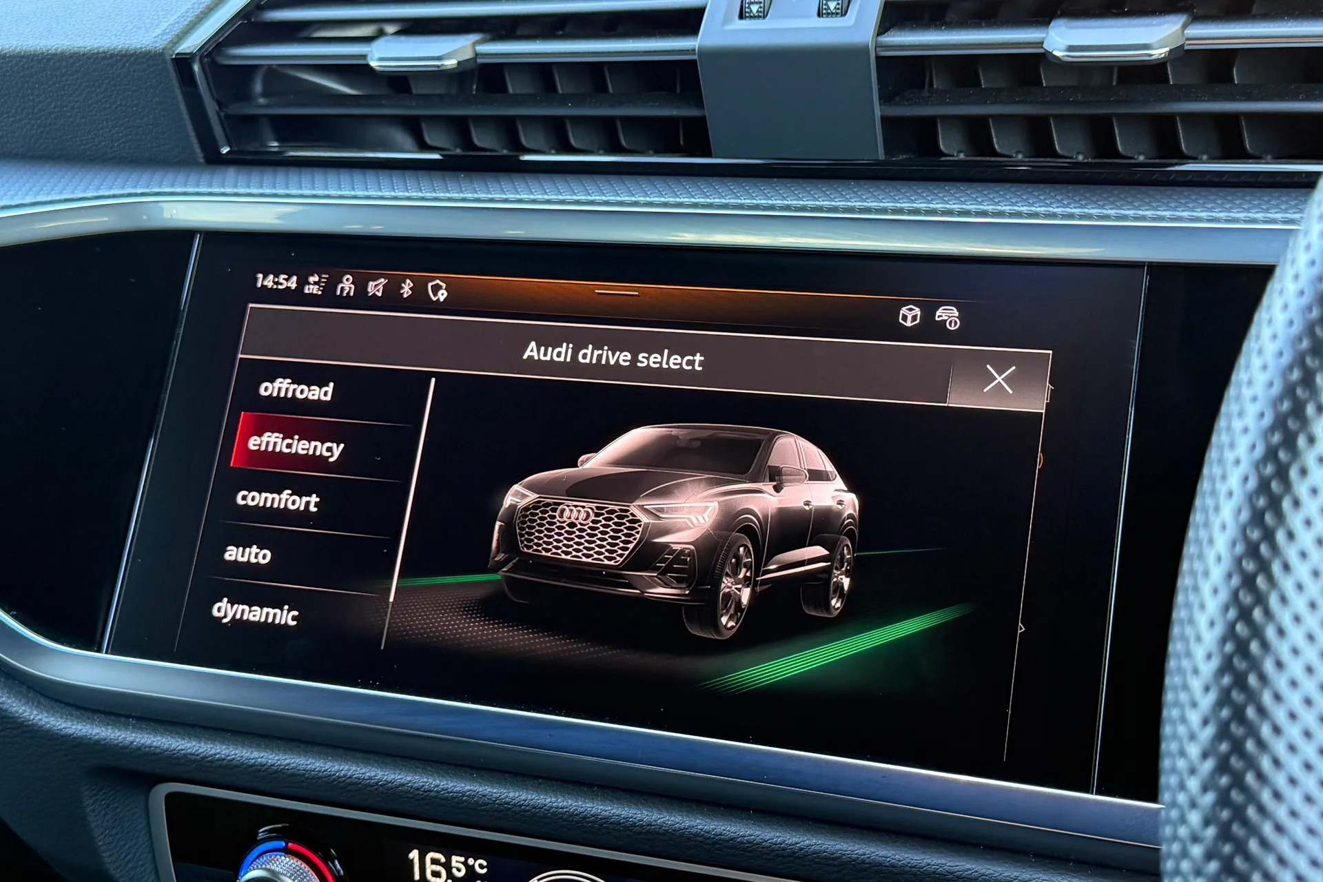 Audi Q3 thumbnail image number 22