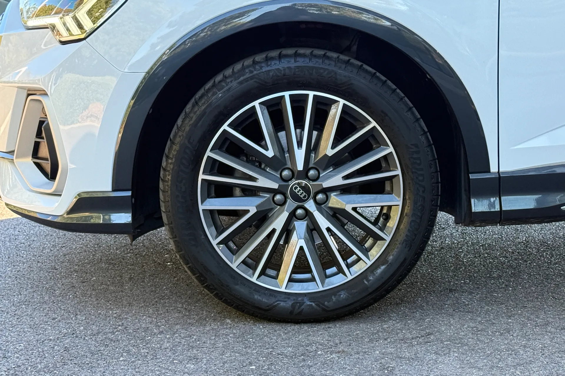 Audi Q3 thumbnail image number 27