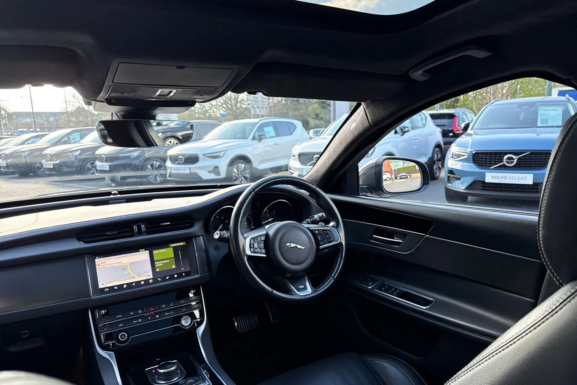 Jaguar XF thumbnail image number 33