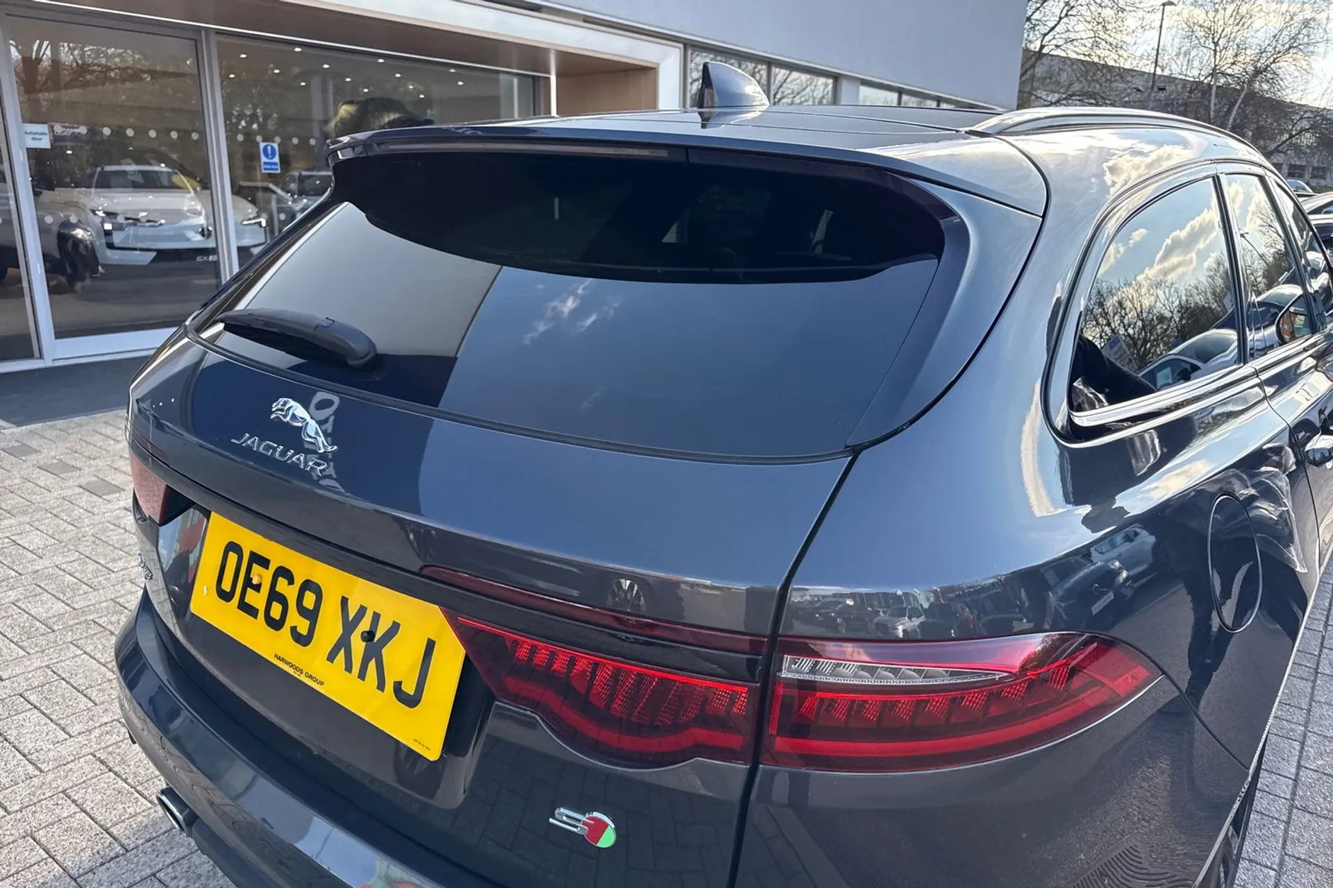 Jaguar XF thumbnail image number 16