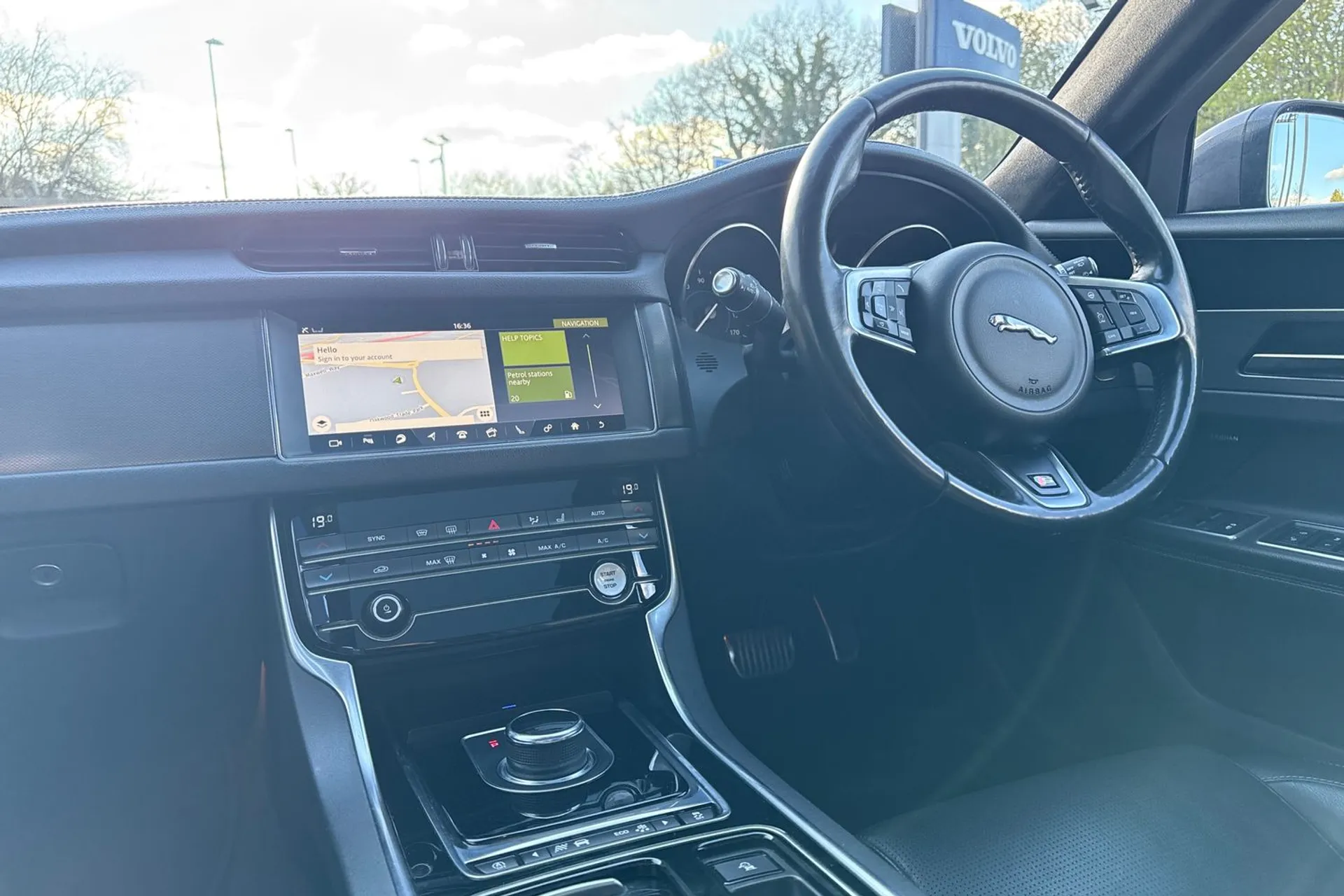 Jaguar XF thumbnail image number 35