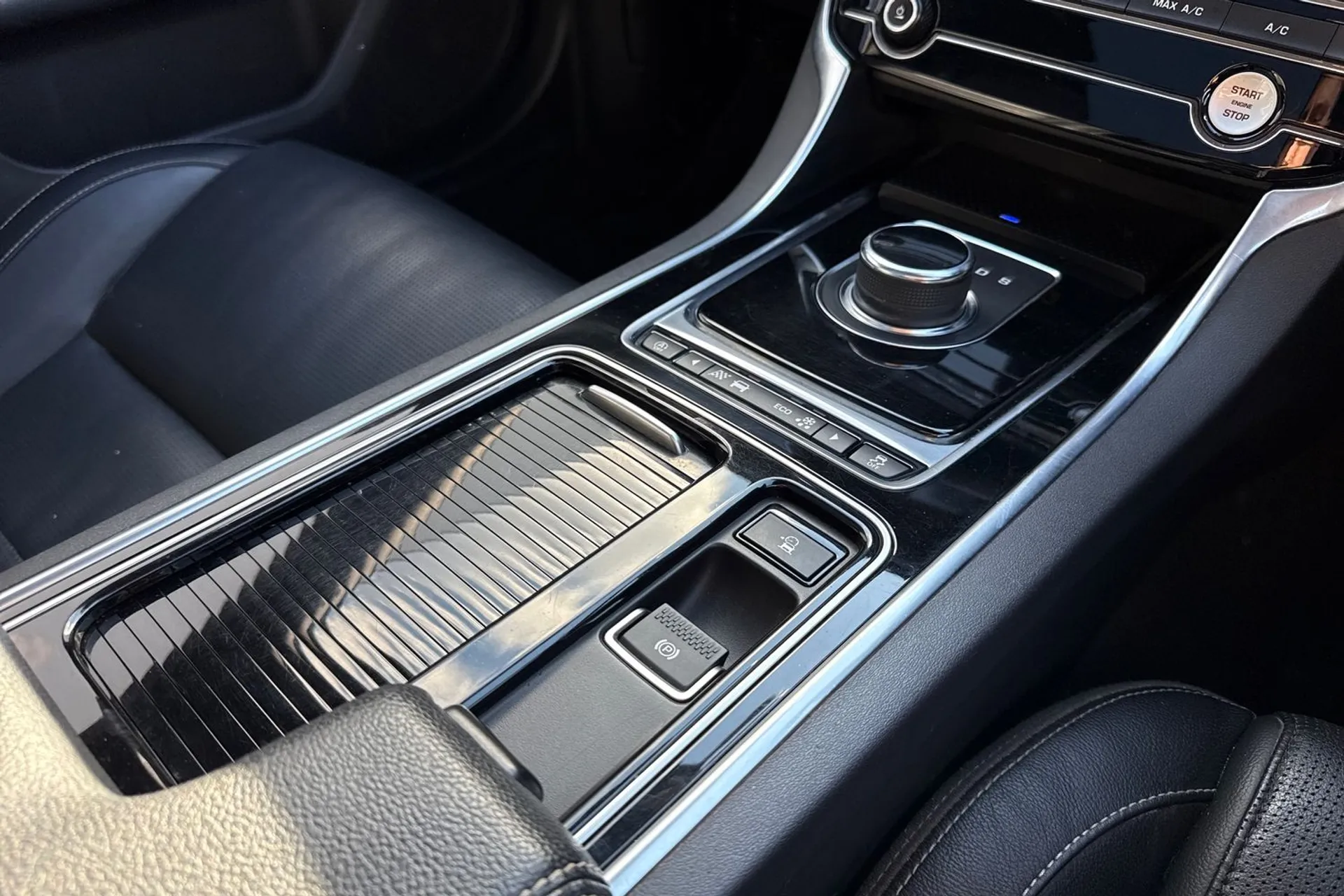 Jaguar XF thumbnail image number 43