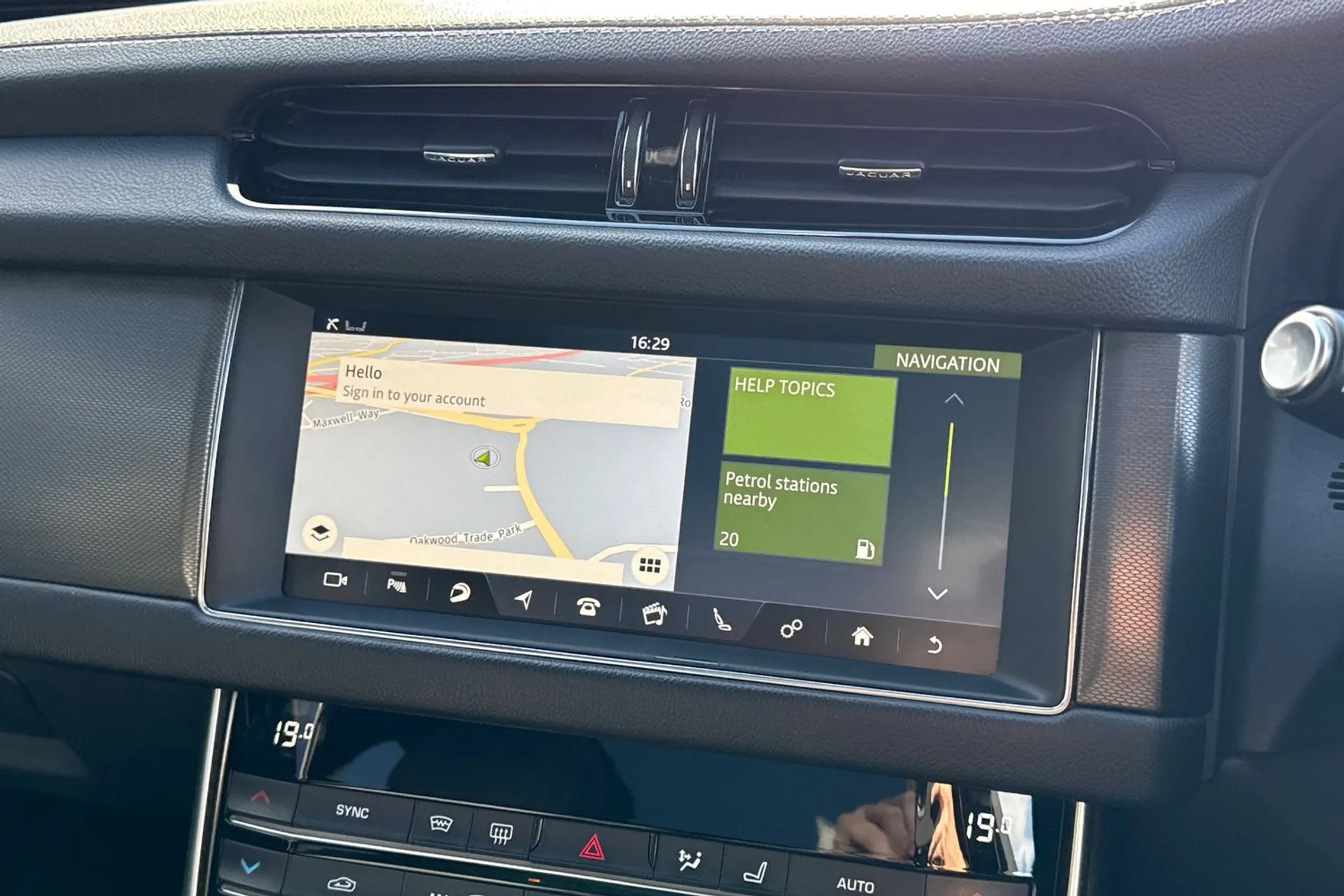 Jaguar XF thumbnail image number 38
