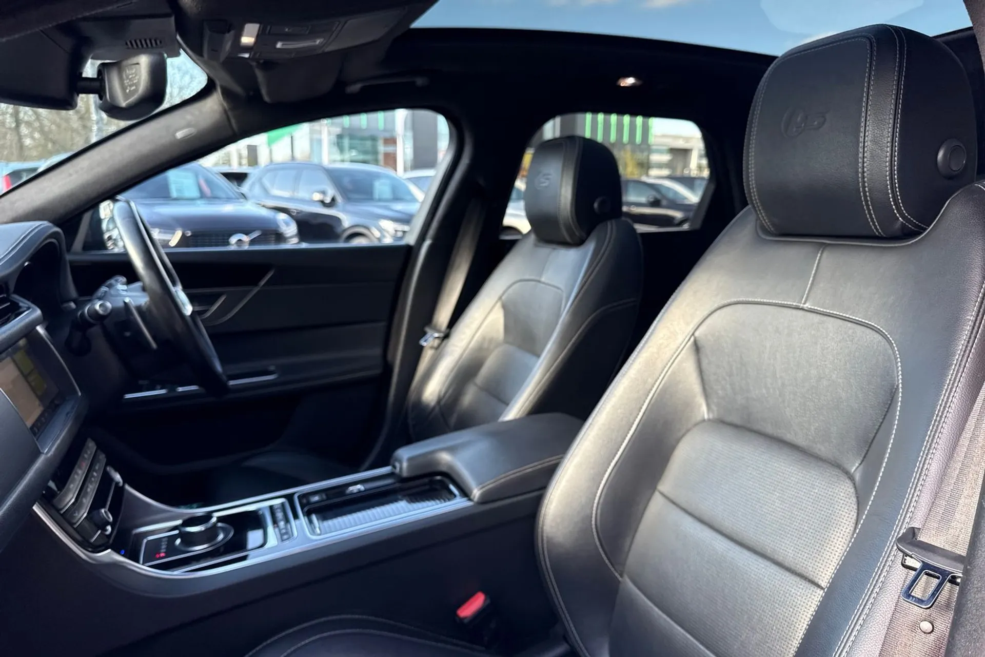 Jaguar XF thumbnail image number 28