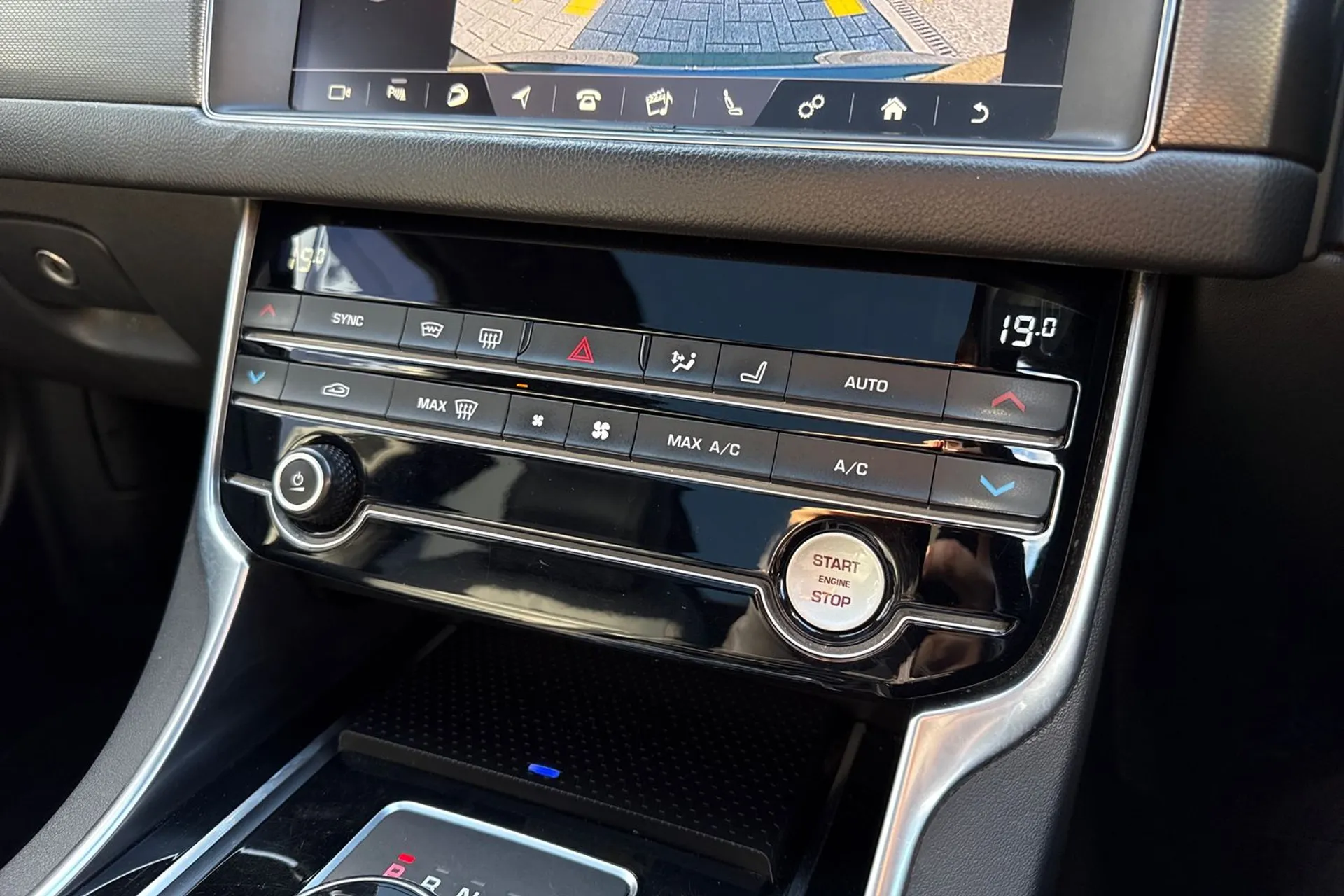 Jaguar XF thumbnail image number 41