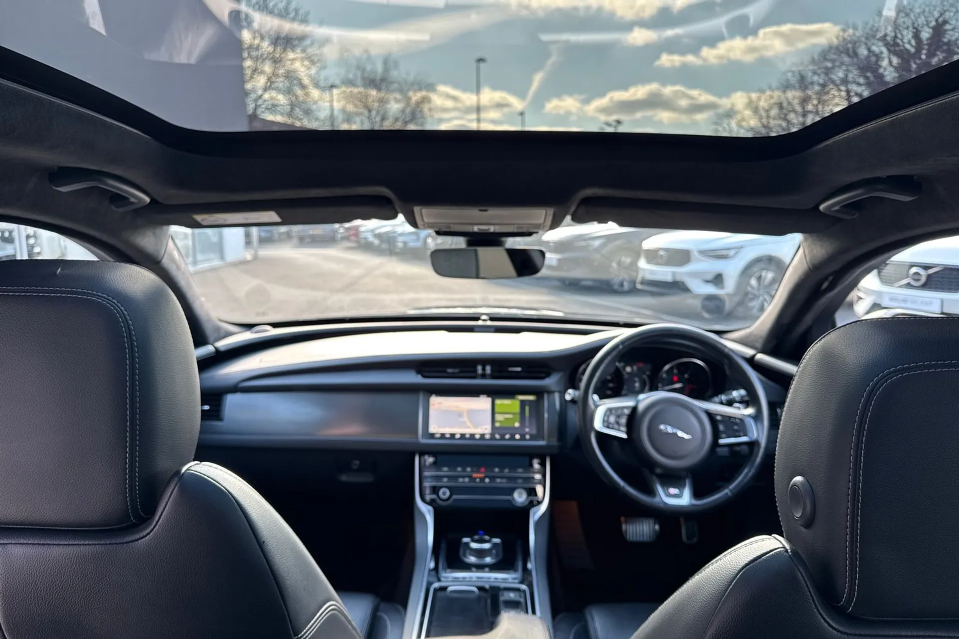 Jaguar XF thumbnail image number 3