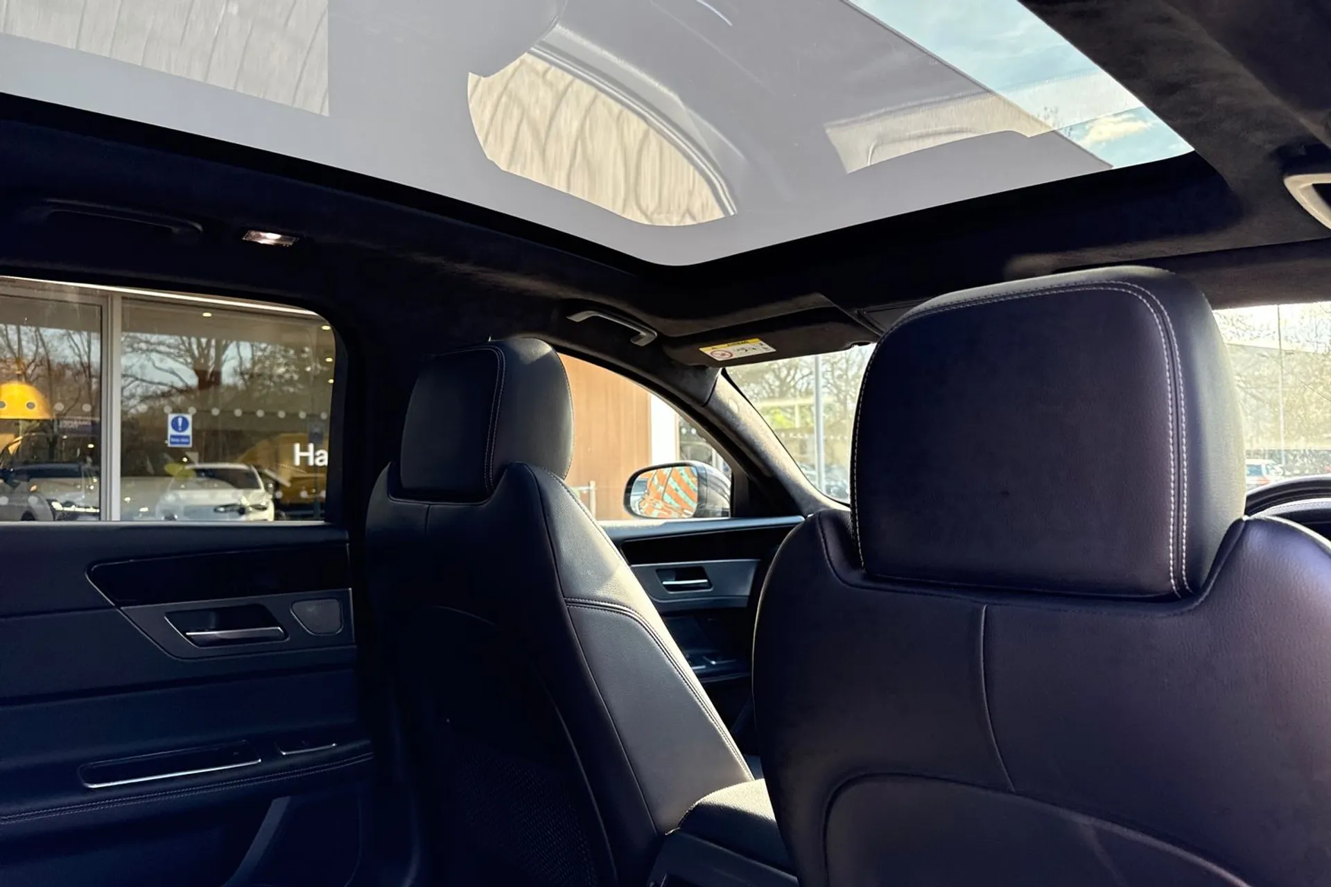 Jaguar XF thumbnail image number 24