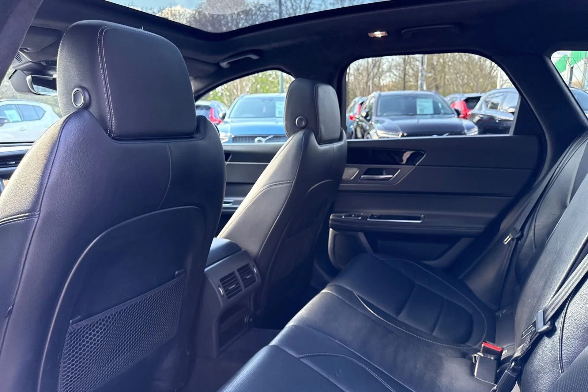 Jaguar XF thumbnail image number 31
