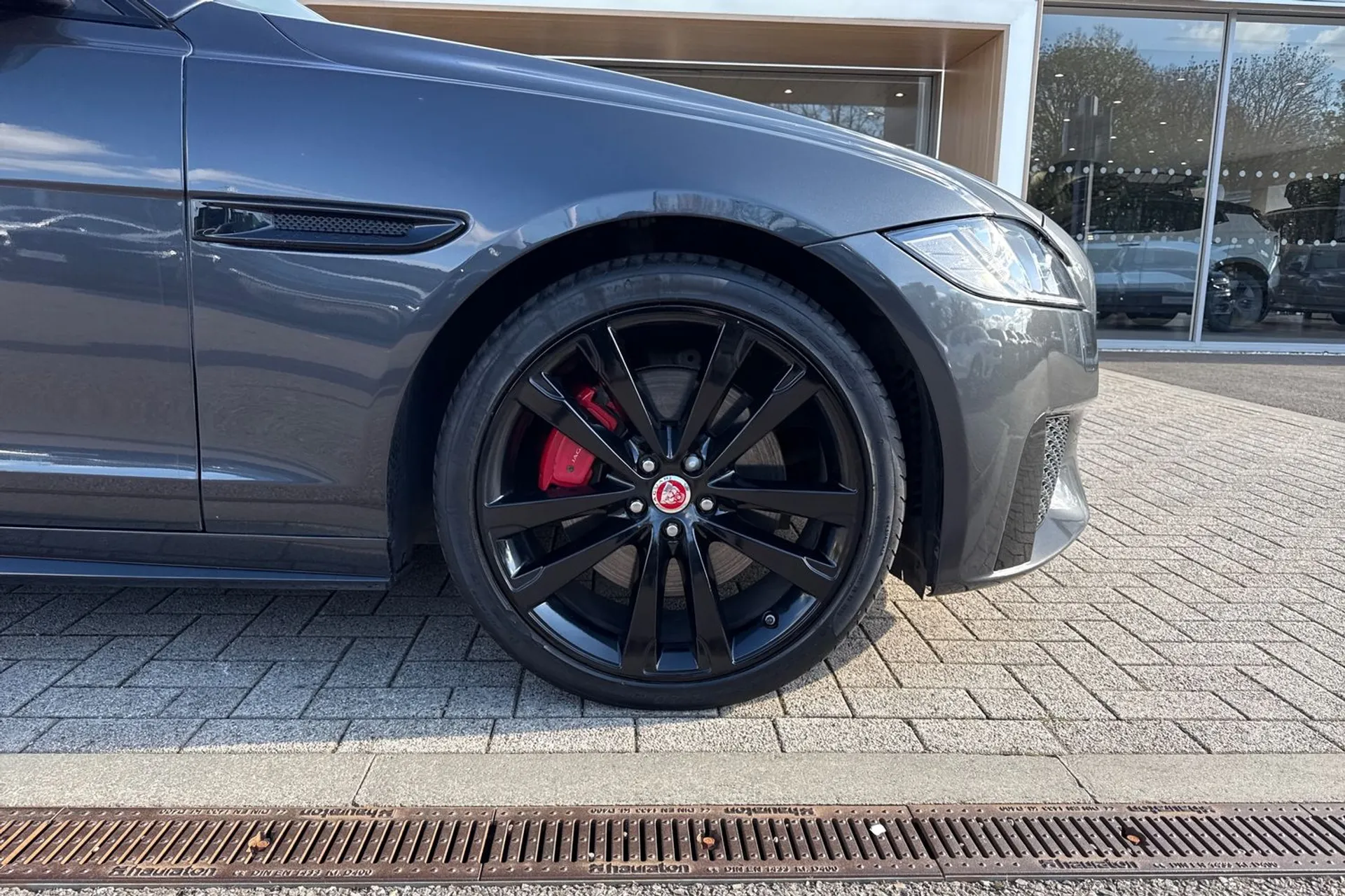 Jaguar XF thumbnail image number 14