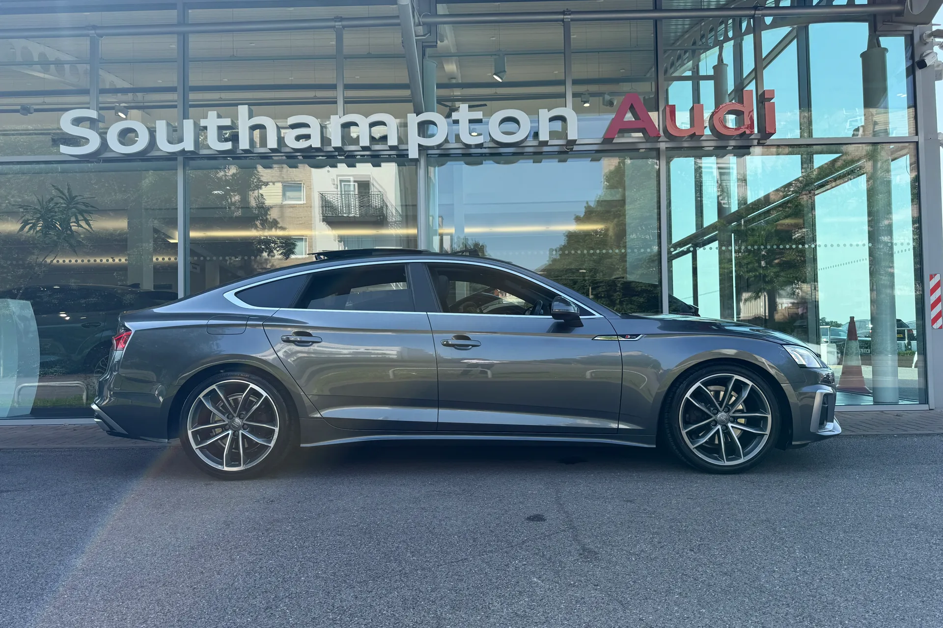 Audi A5 thumbnail image number 2
