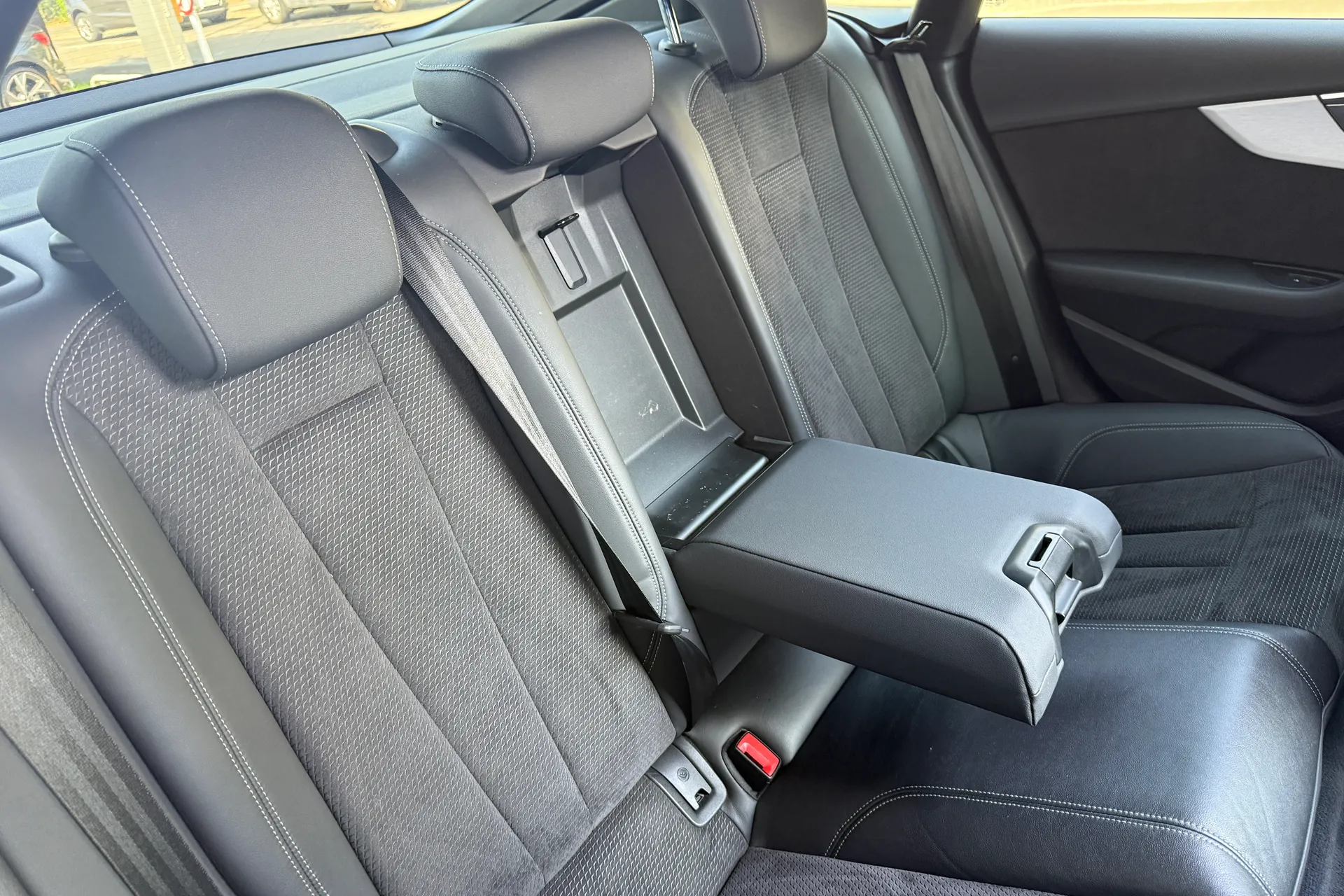 Audi A5 thumbnail image number 36