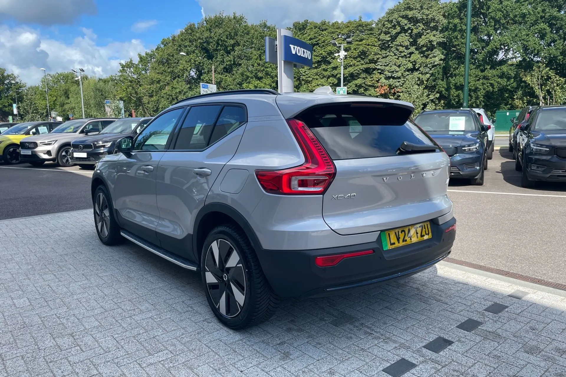 Volvo XC40 thumbnail image number 9