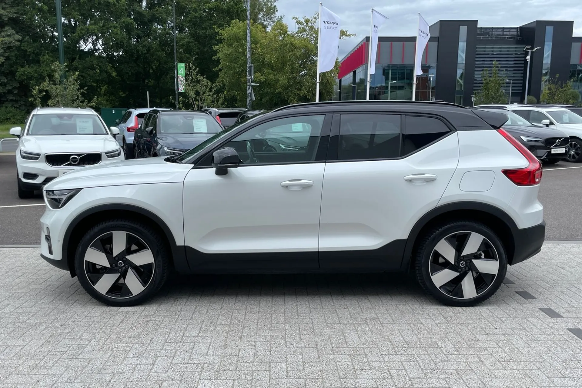 Volvo XC40 thumbnail image number 10