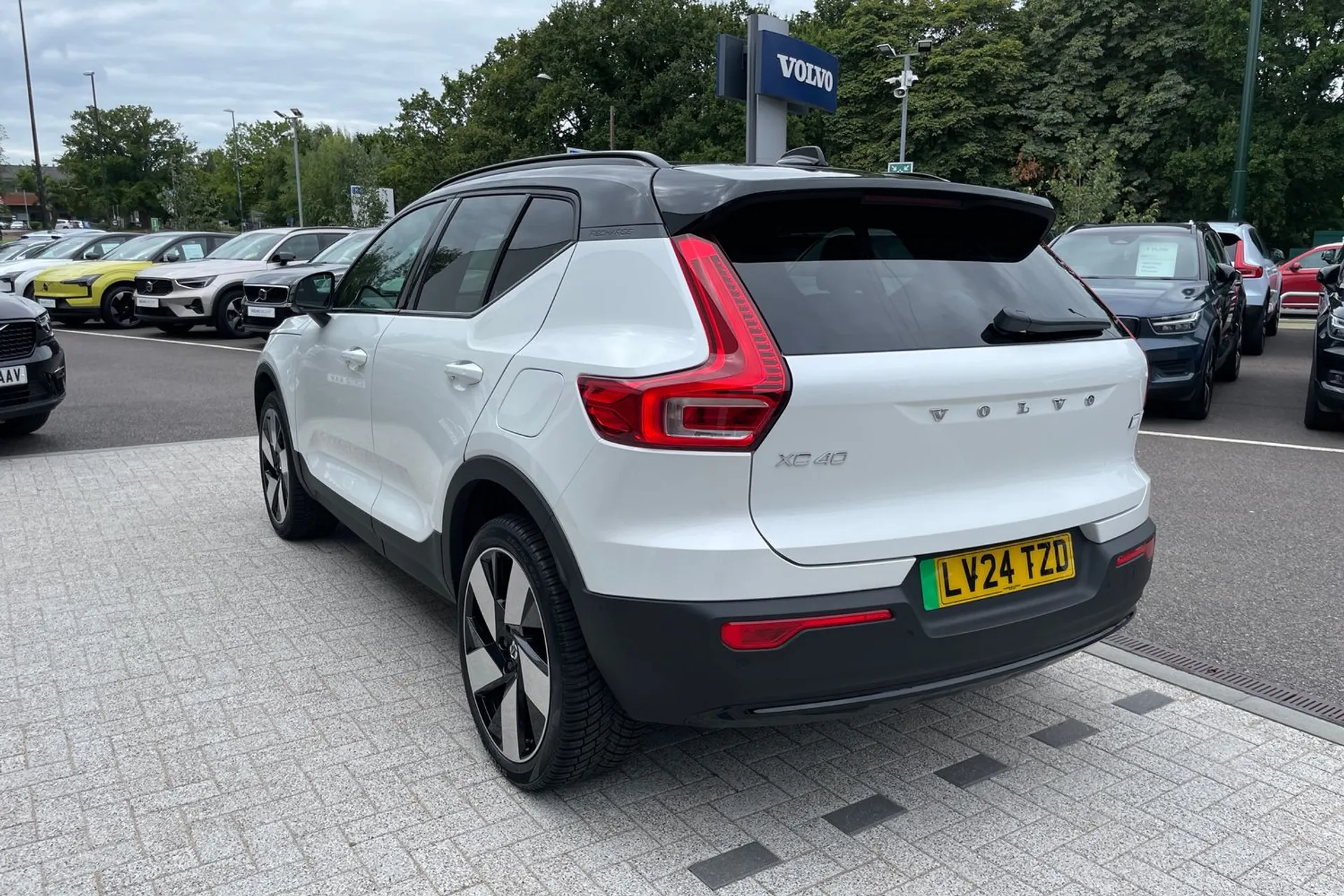 Volvo XC40 thumbnail image number 9