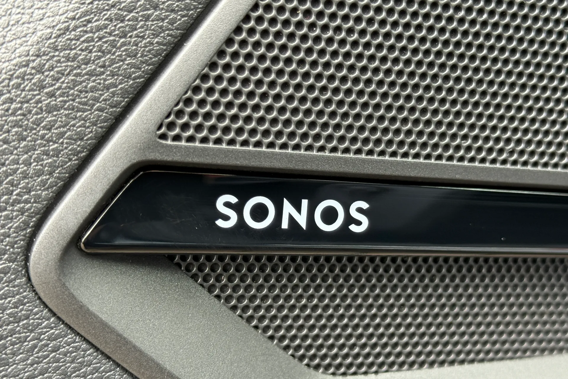 Audi Q2 thumbnail image number 16