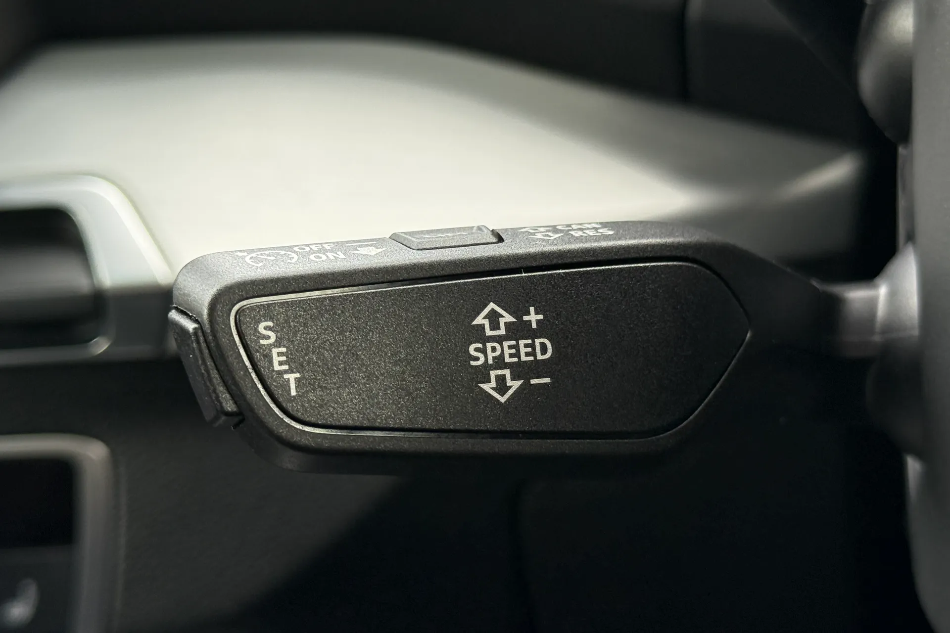 Audi Q2 thumbnail image number 17